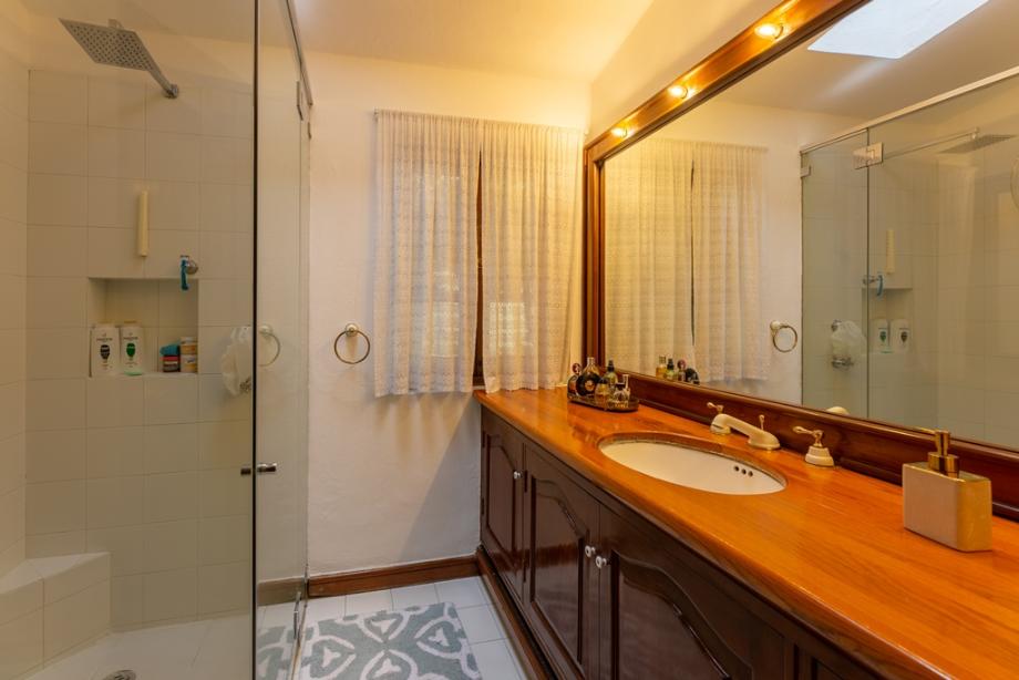 Saratoga, Naucalpan de Juárez, Estado de méxico, 53900, Mexico, 3 Bedrooms Bedrooms, ,4 BathroomsBathrooms,Residential,For Sale,Saratoga,1612456