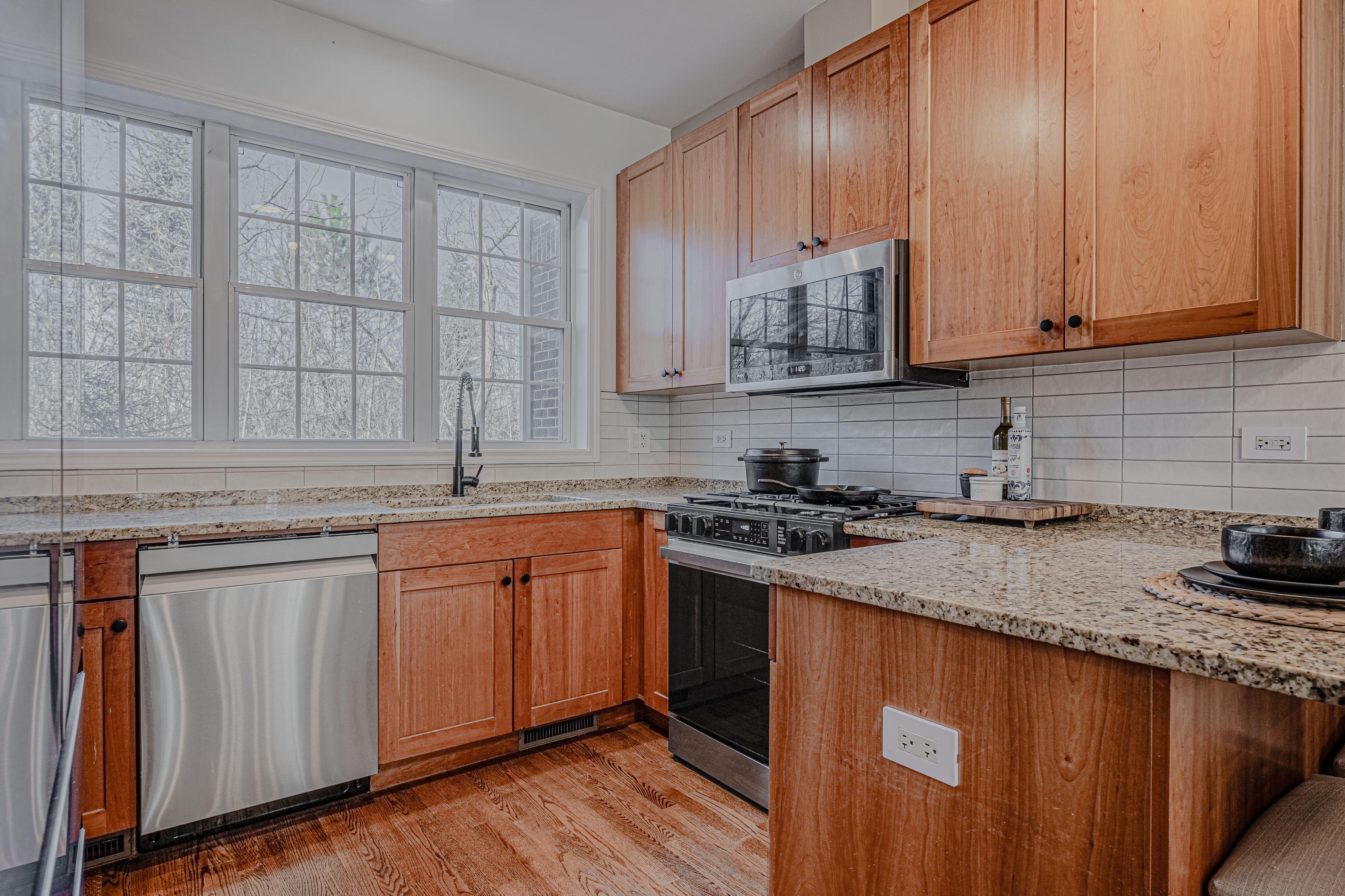 Evanston, Illinois, 60201, United States, 2 Bedrooms Bedrooms, ,4 BathroomsBathrooms,Residential,For Sale,2010396