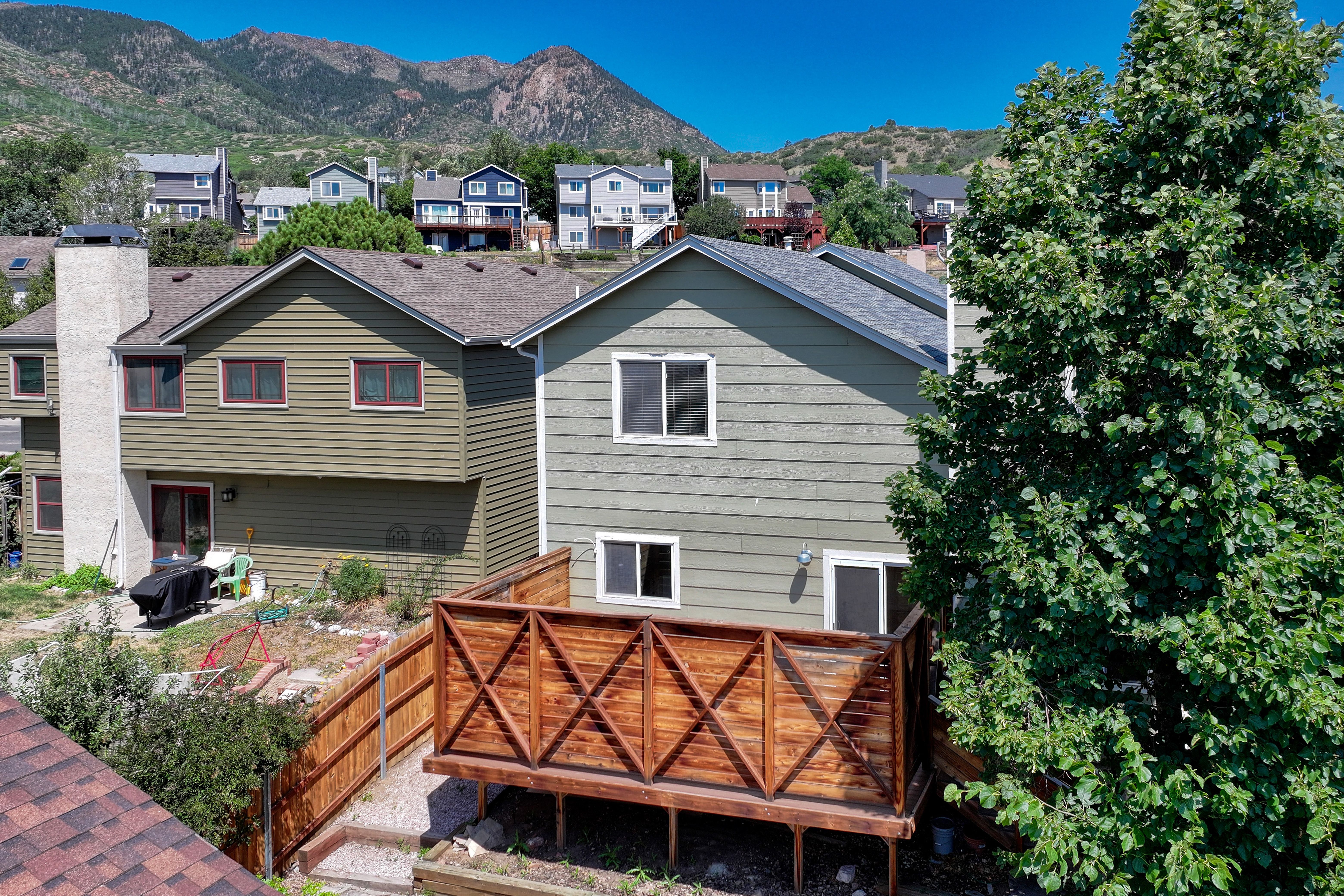  Hardwood Flooring and Mountain Views in 80919 - 物件實景