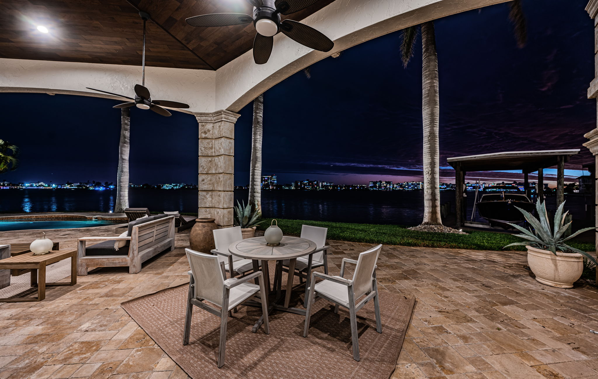 St Petersburg, Florida, 33707, United States, 5 Bedrooms Bedrooms, ,5 BathroomsBathrooms,Residential,For Sale,2007772