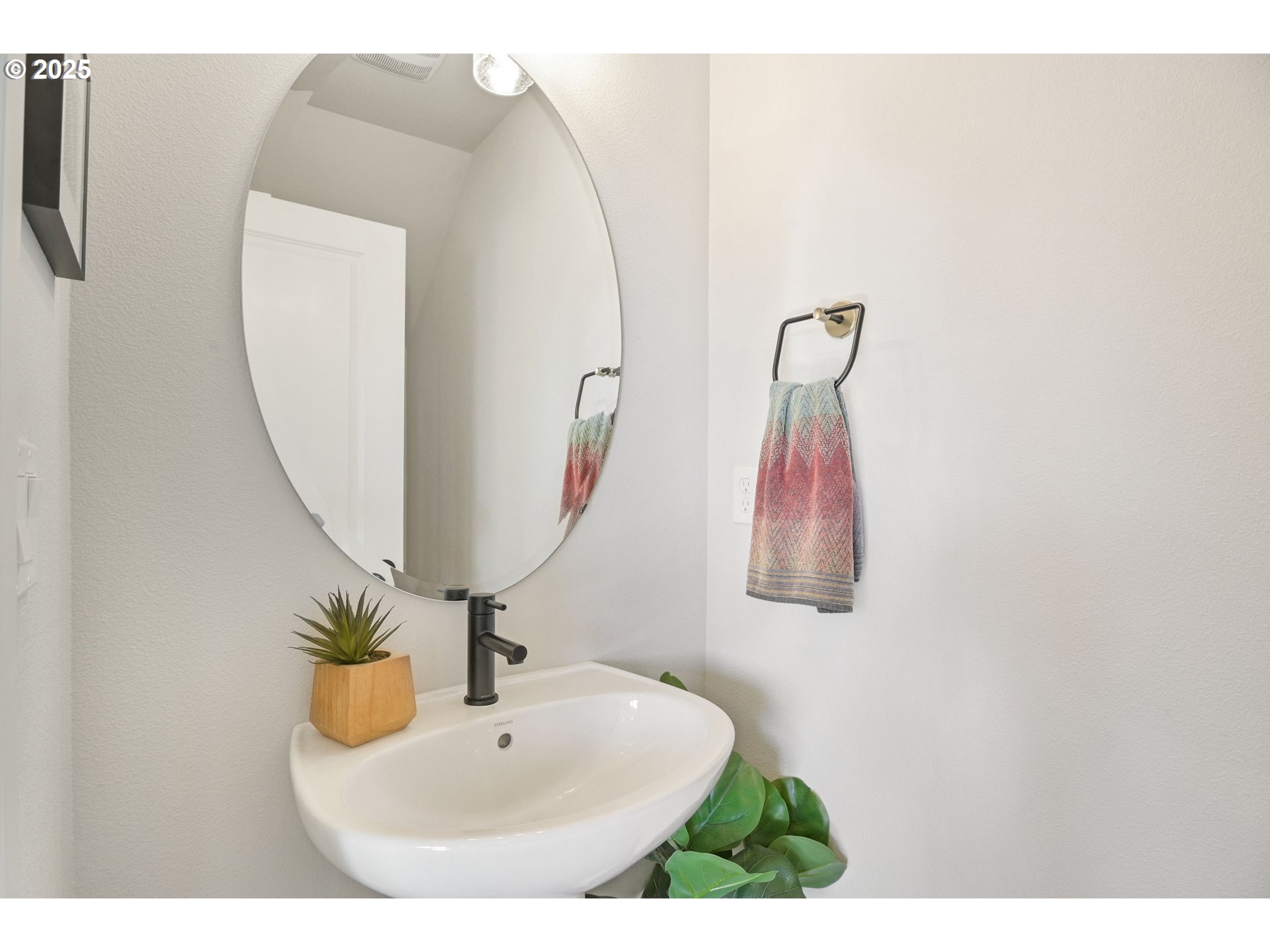 Hillsboro, Oregon, 97123, United States, 3 Bedrooms Bedrooms, ,2 BathroomsBathrooms,Residential,For Sale,1967879