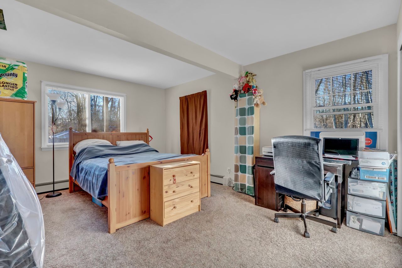 Eastport, New York, 11941, United States, 3 Bedrooms Bedrooms, ,3 BathroomsBathrooms,Residential,For Sale,2008841