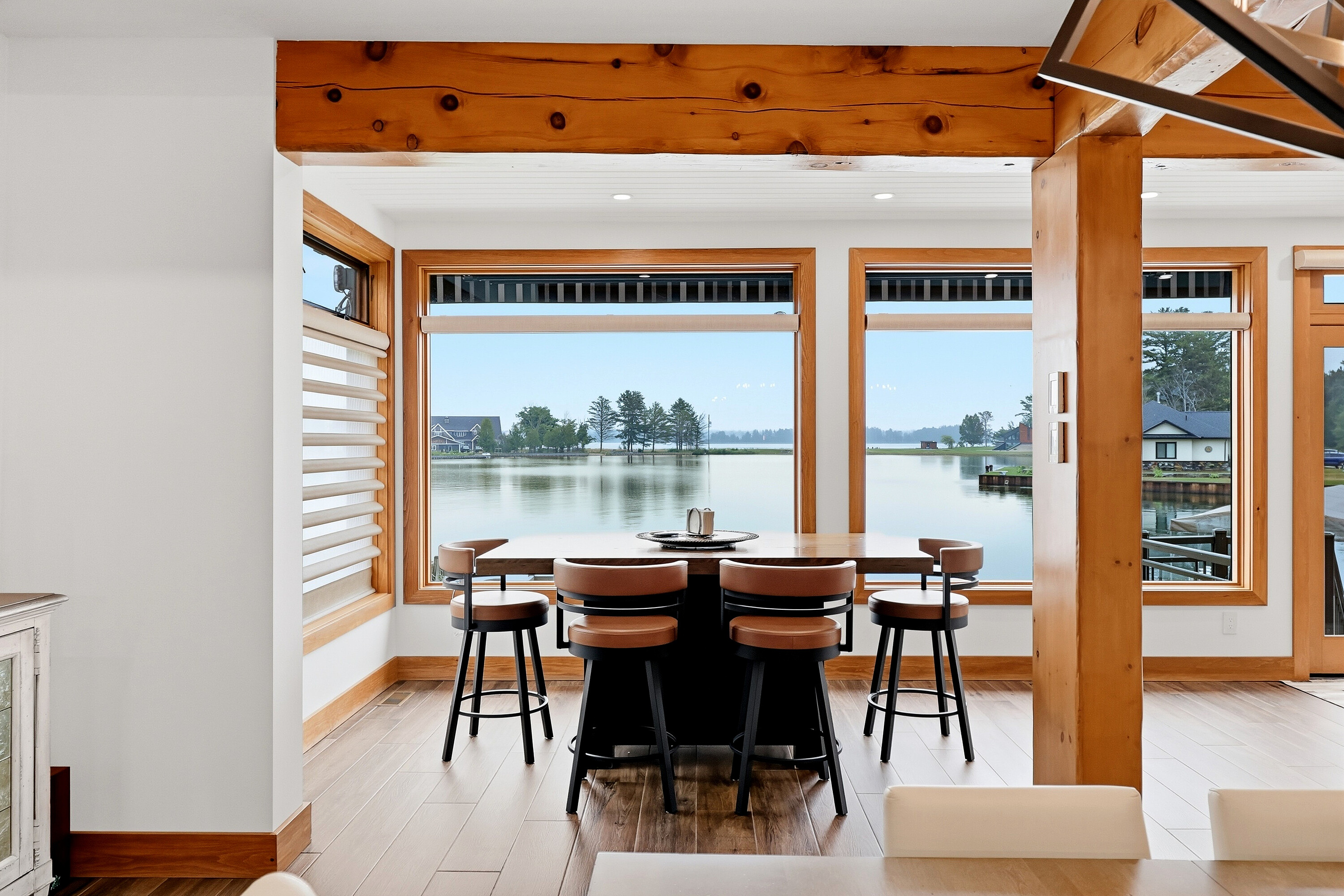  Exceptional Waterfront Home - 物件實景