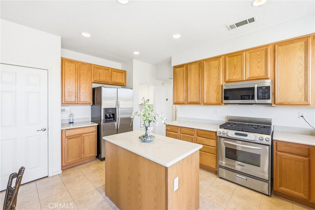 Hesperia, California, 92344, United States, 4 Bedrooms Bedrooms, ,3 BathroomsBathrooms,Residential,For Sale,2036953