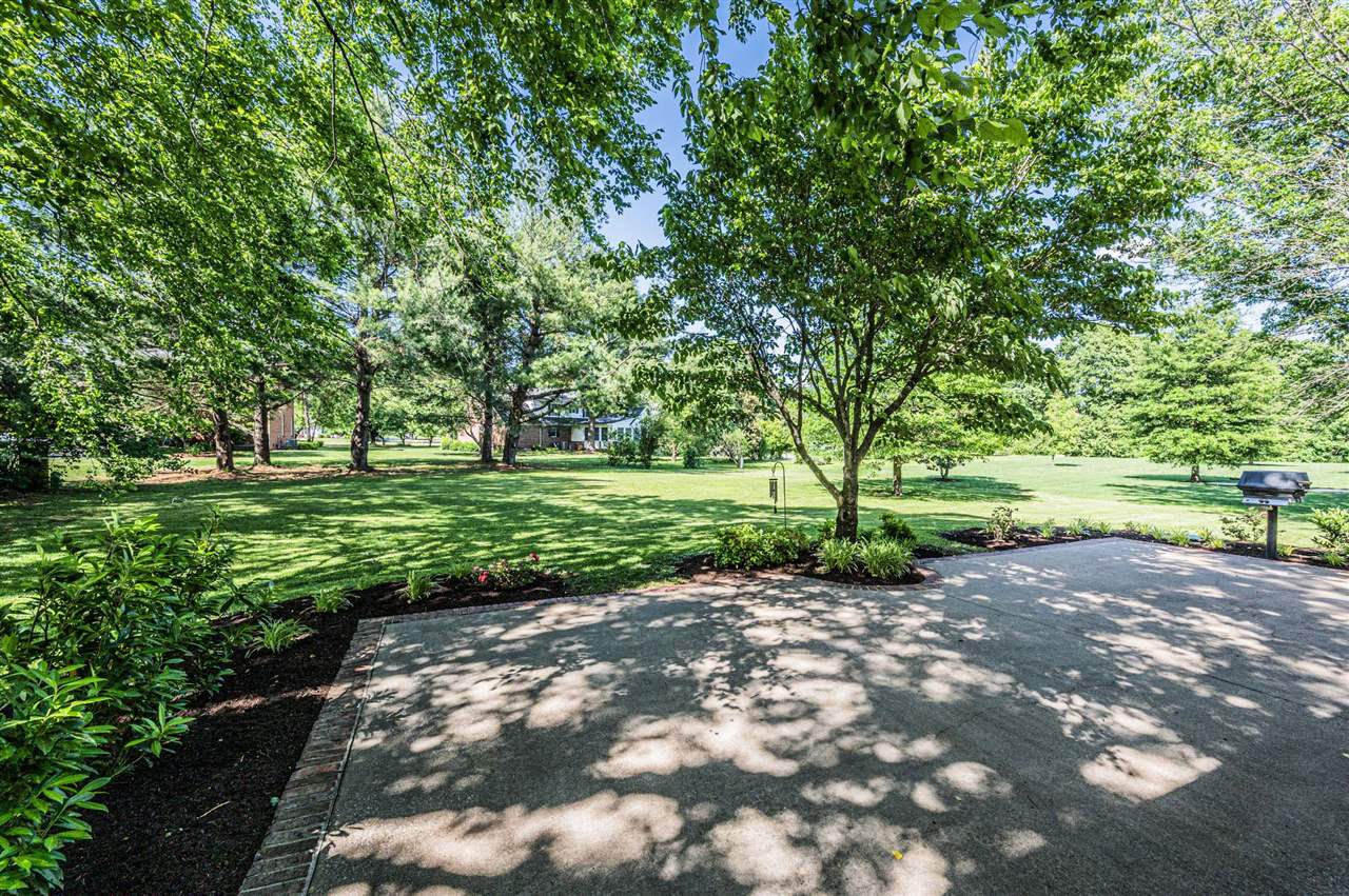 Bowling Green, Kentucky, 42103, United States, 4 Bedrooms Bedrooms, ,4 BathroomsBathrooms,Residential,For Sale,1868382