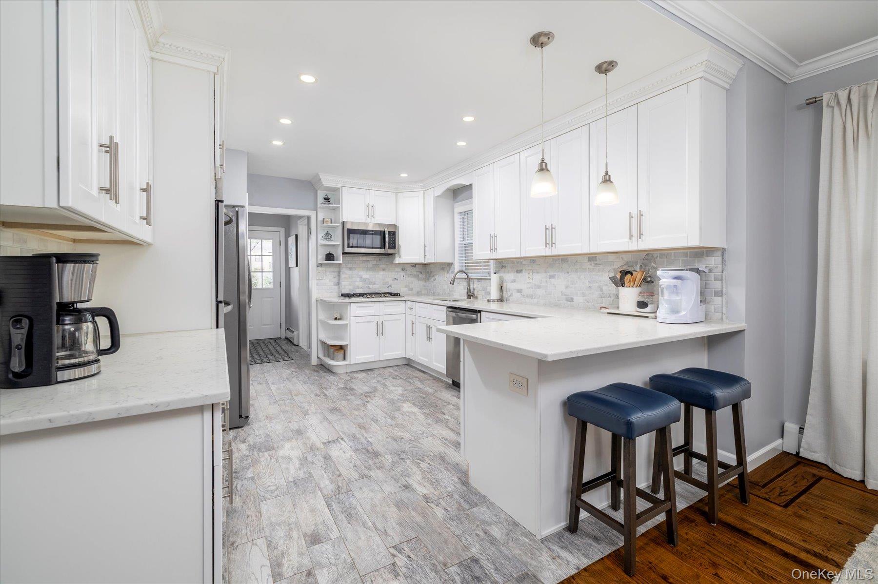 Lynbrook, New York, 11563, United States, 3 Bedrooms Bedrooms, ,2 BathroomsBathrooms,Residential,For Sale,1988362