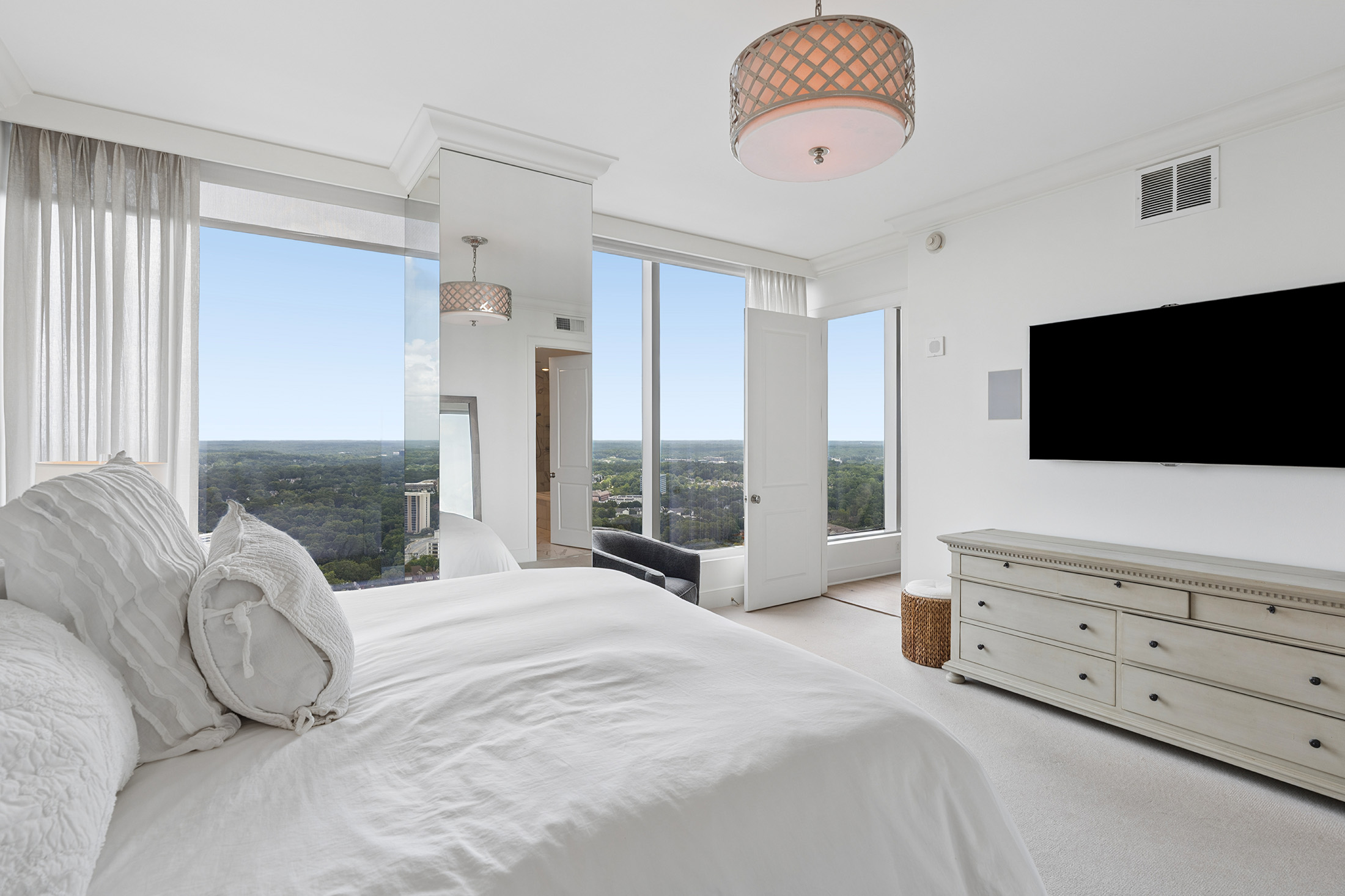  The Ritz-Carlton Residence — A Home With a View - 物件實景