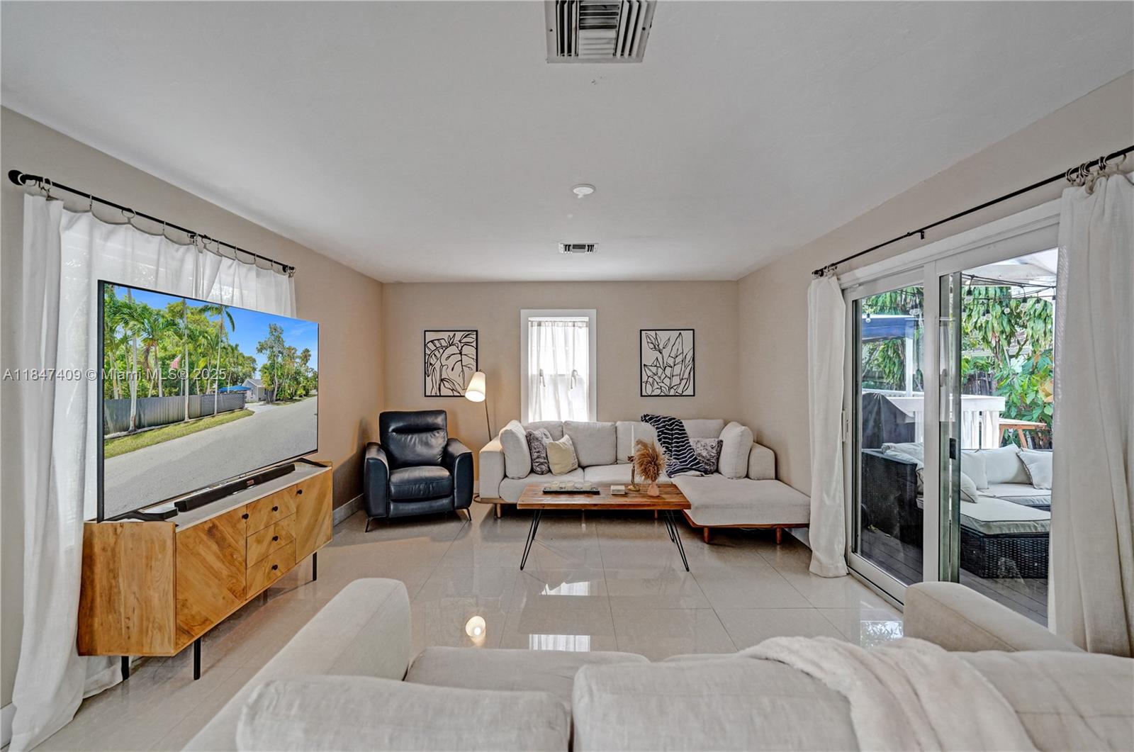 Fort Lauderdale, Florida, 33304, United States, 3 Bedrooms Bedrooms, ,2 BathroomsBathrooms,Residential,For Sale,1901342