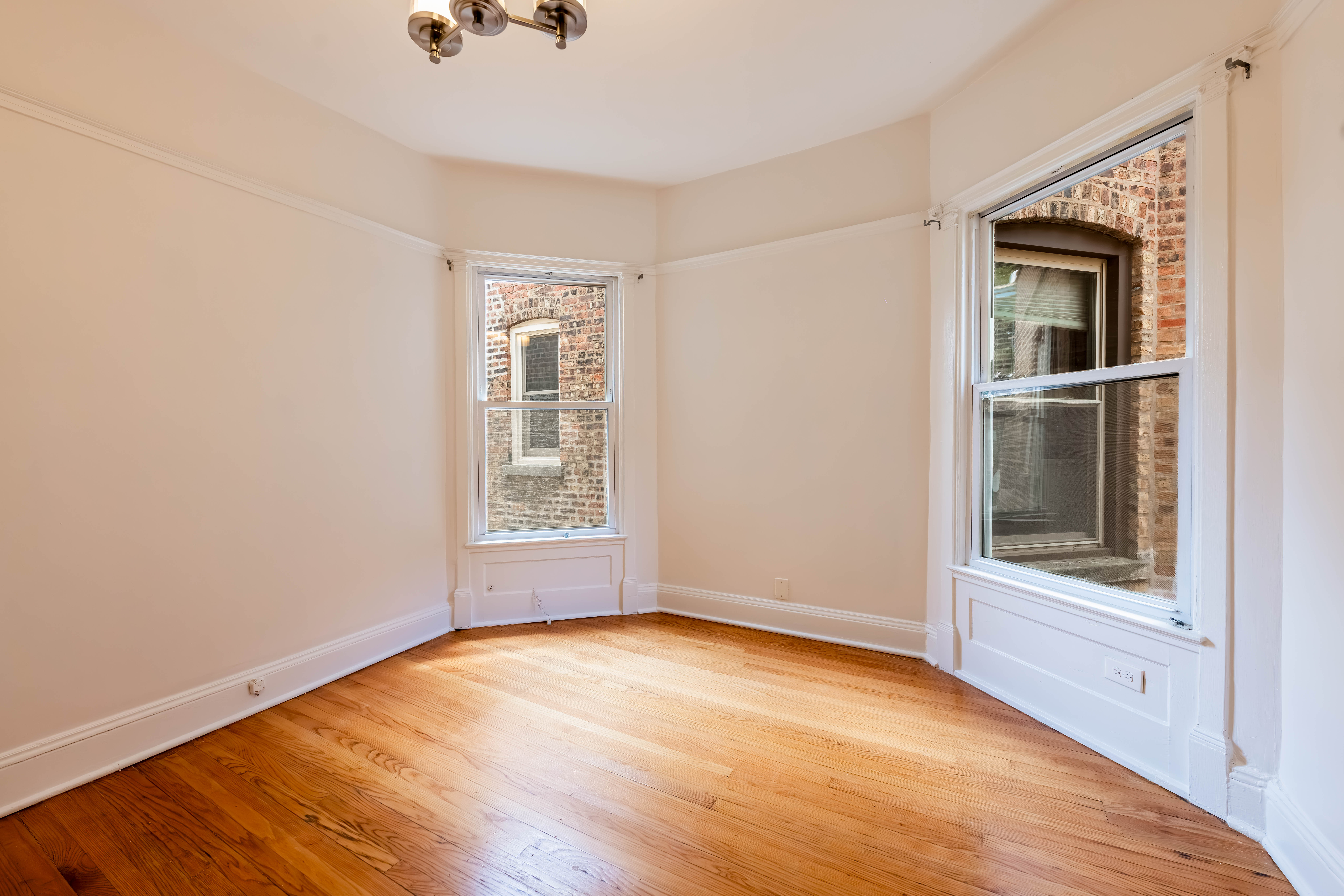  A Rare Opportunity to Own a Quintessential Vintage Rowhome - 物件實景