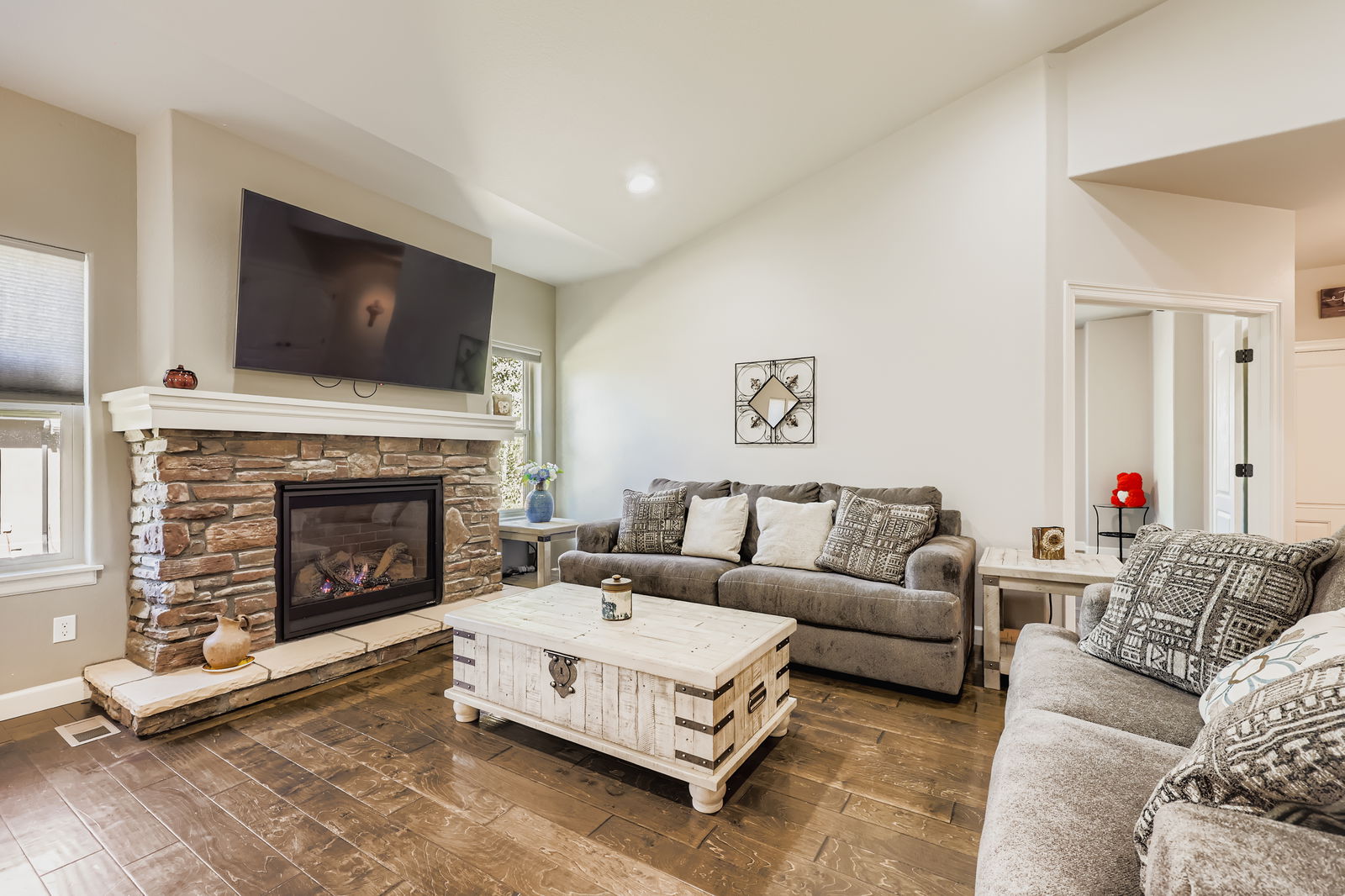 Woodland Park, Colorado, 80863, United States, 3 Bedrooms Bedrooms, ,2 BathroomsBathrooms,Residential,For Sale,1908938