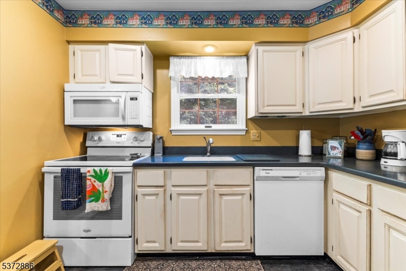Basking Ridge, New Jersey, 07920, United States, 3 Bedrooms Bedrooms, ,3 BathroomsBathrooms,Residential,For Sale,1908011