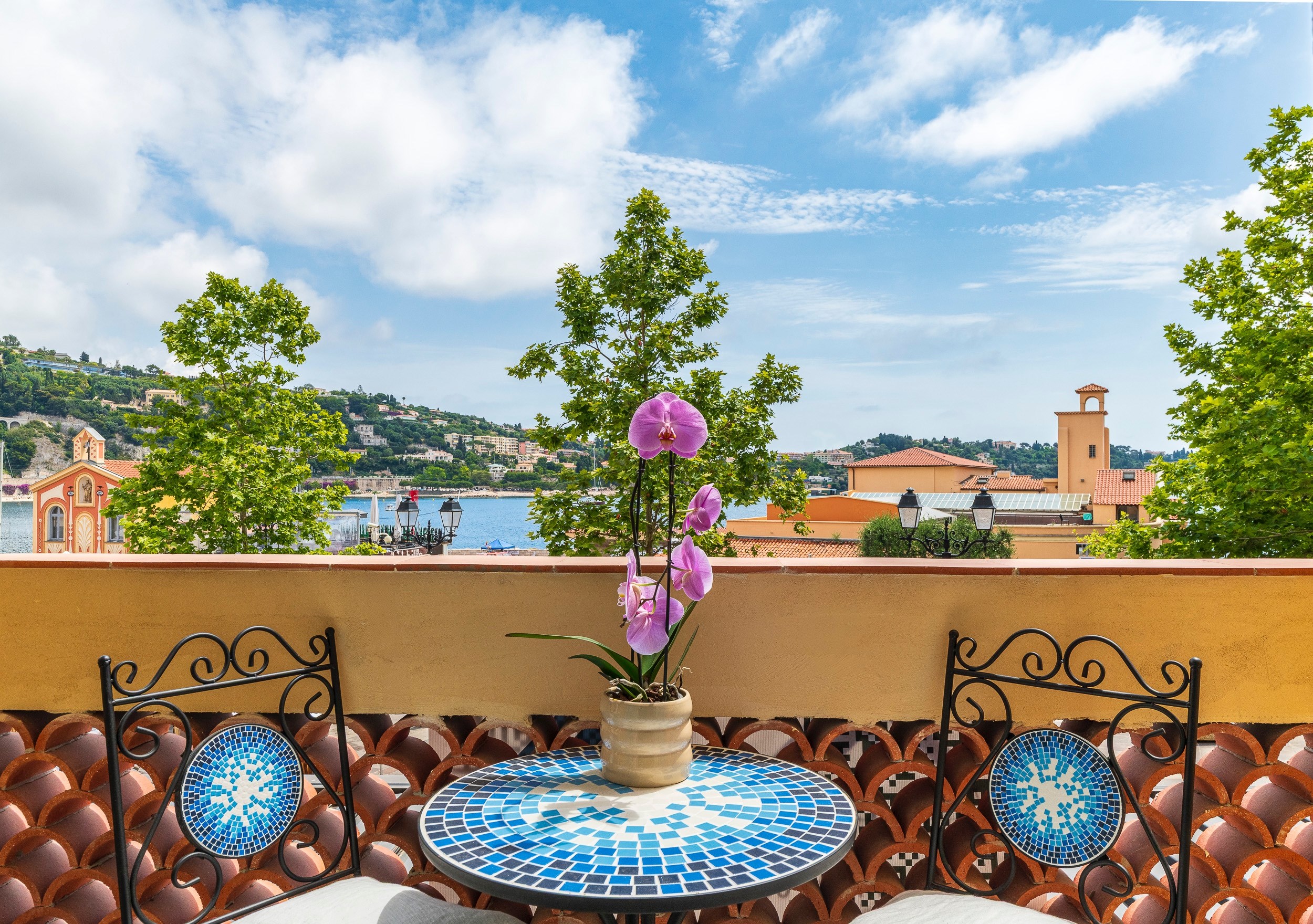  Villefranche-sur-Mer renovated 2-bedroom apartment with sea view, balcony and p… - 物件實景