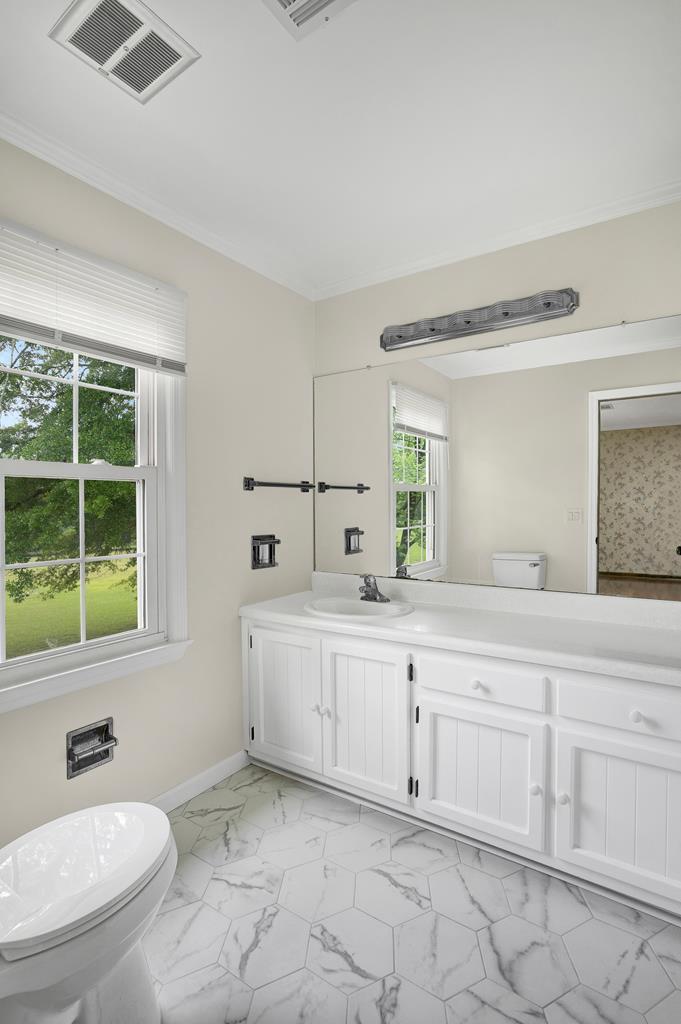 DALTON, Georgia, 30720, United States, 5 Bedrooms Bedrooms, ,3 BathroomsBathrooms,Residential,For Sale,1939085