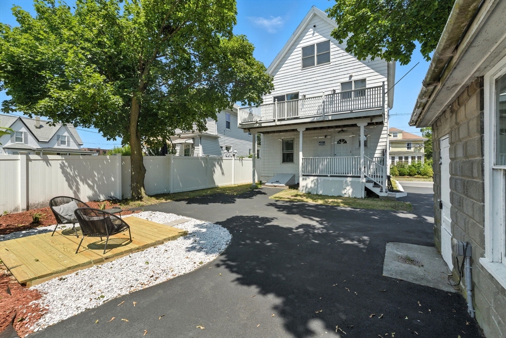 Lynn, Massachusetts, 01902, United States, 5 Bedrooms Bedrooms, ,3 BathroomsBathrooms,Residential,For Sale,1937359