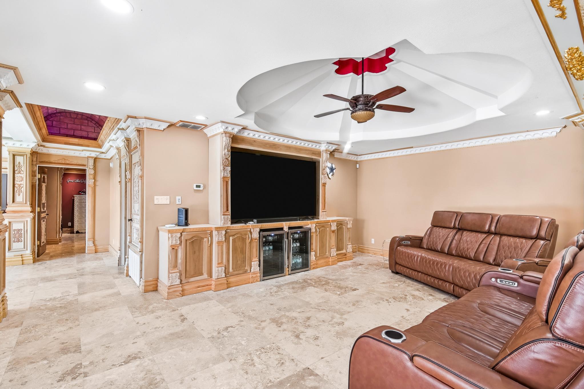 Kingsville, Texas, 78363, United States, 5 Bedrooms Bedrooms, ,6 BathroomsBathrooms,Residential,For Sale,1925551
