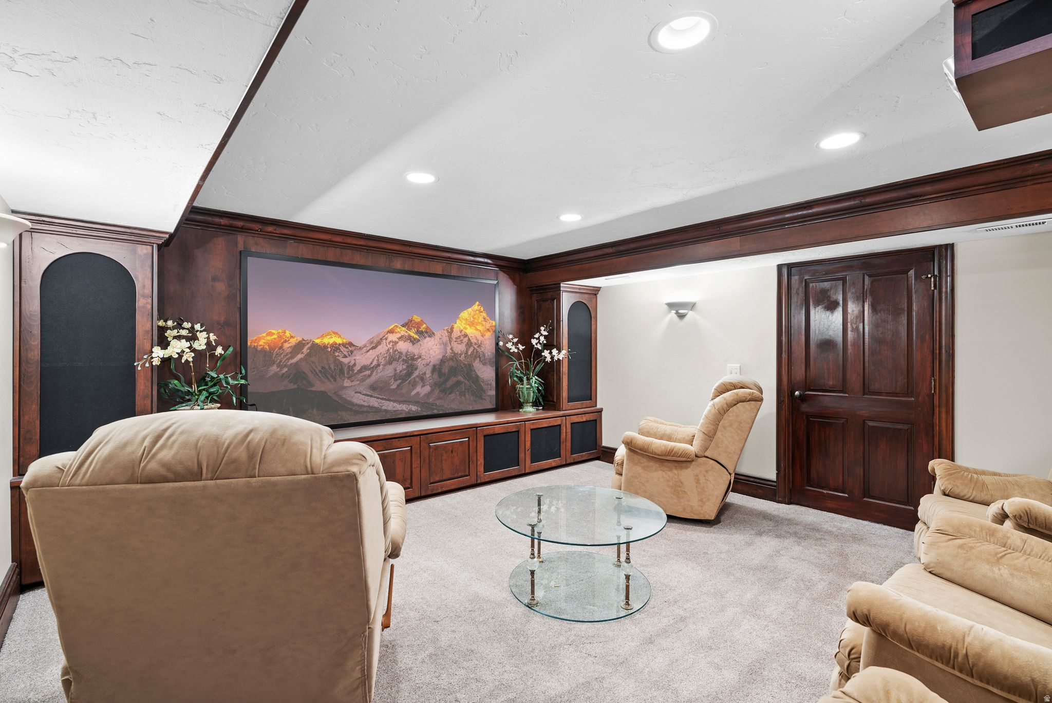 Sandy, Utah, 84092, United States, 6 Bedrooms Bedrooms, ,7 BathroomsBathrooms,Residential,For Sale,1988296