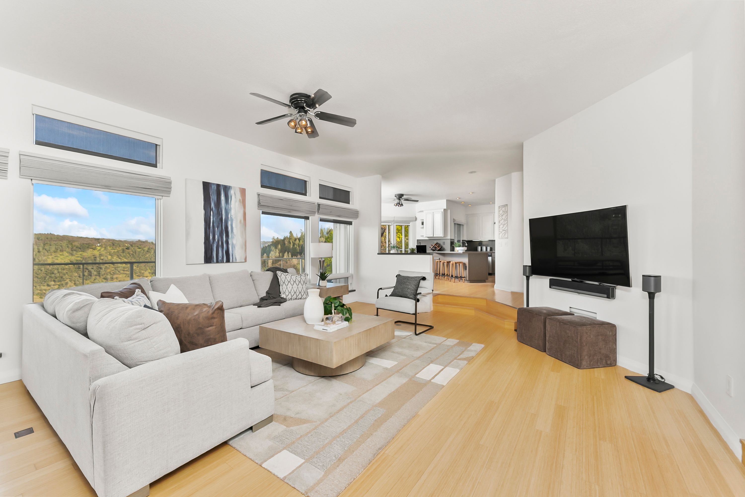  River Views • Pool • A Striking Estate That Makes a Statement - 物件實景