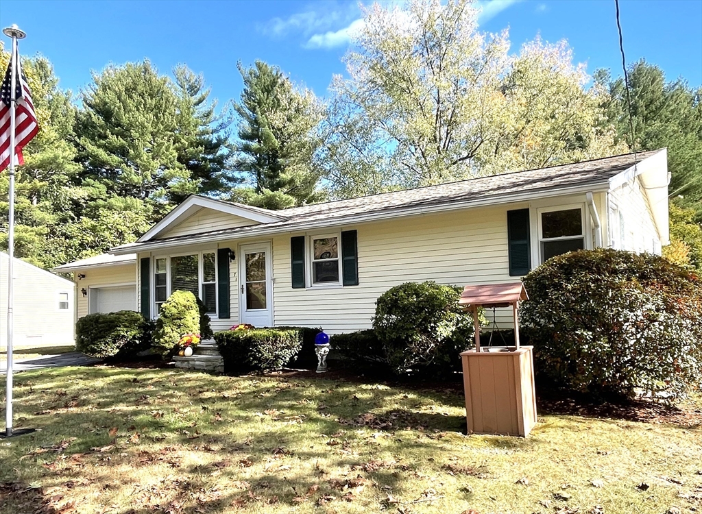 Grafton, Massachusetts, 01519, United States, 3 Bedrooms Bedrooms, ,1 BathroomBathrooms,Residential,For Sale,1982676