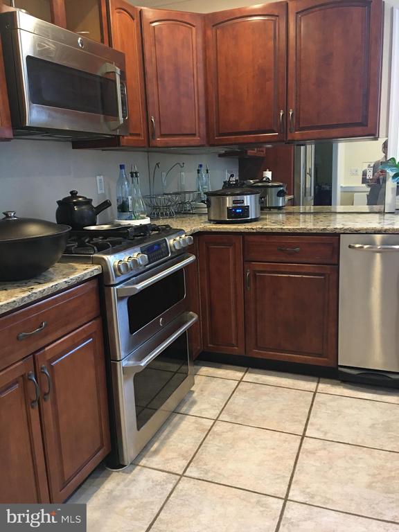 Manalapan, New Jersey, 07726, United States, 4 Bedrooms Bedrooms, ,3 BathroomsBathrooms,Residential,For Sale,1977745