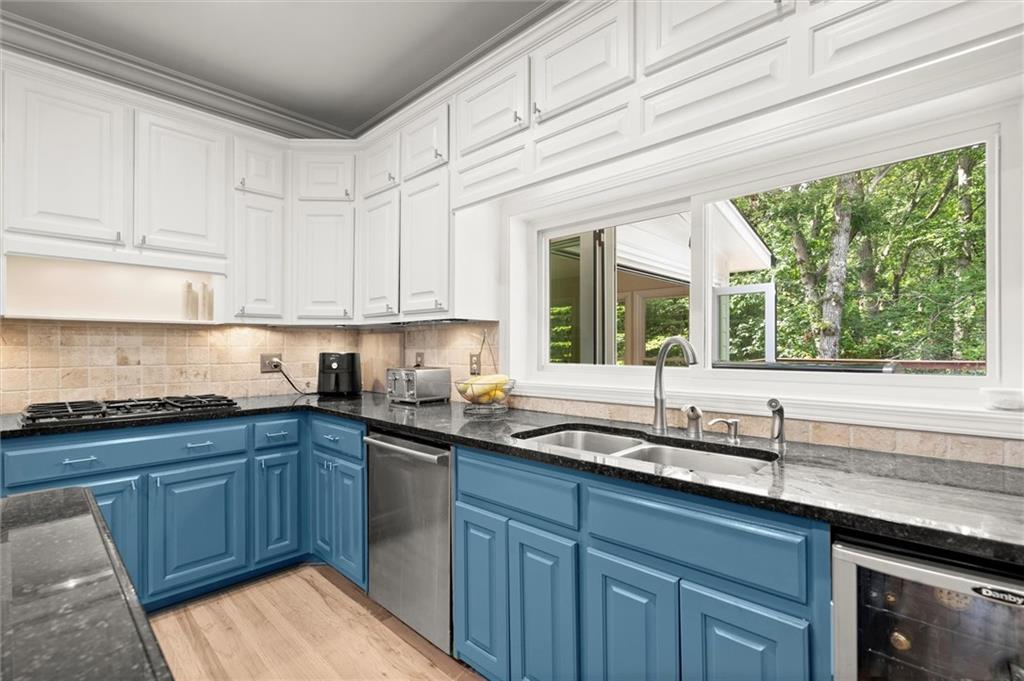 Roswell, Georgia, 30075, United States, 5 Bedrooms Bedrooms, ,5 BathroomsBathrooms,Residential,For Sale,1903038