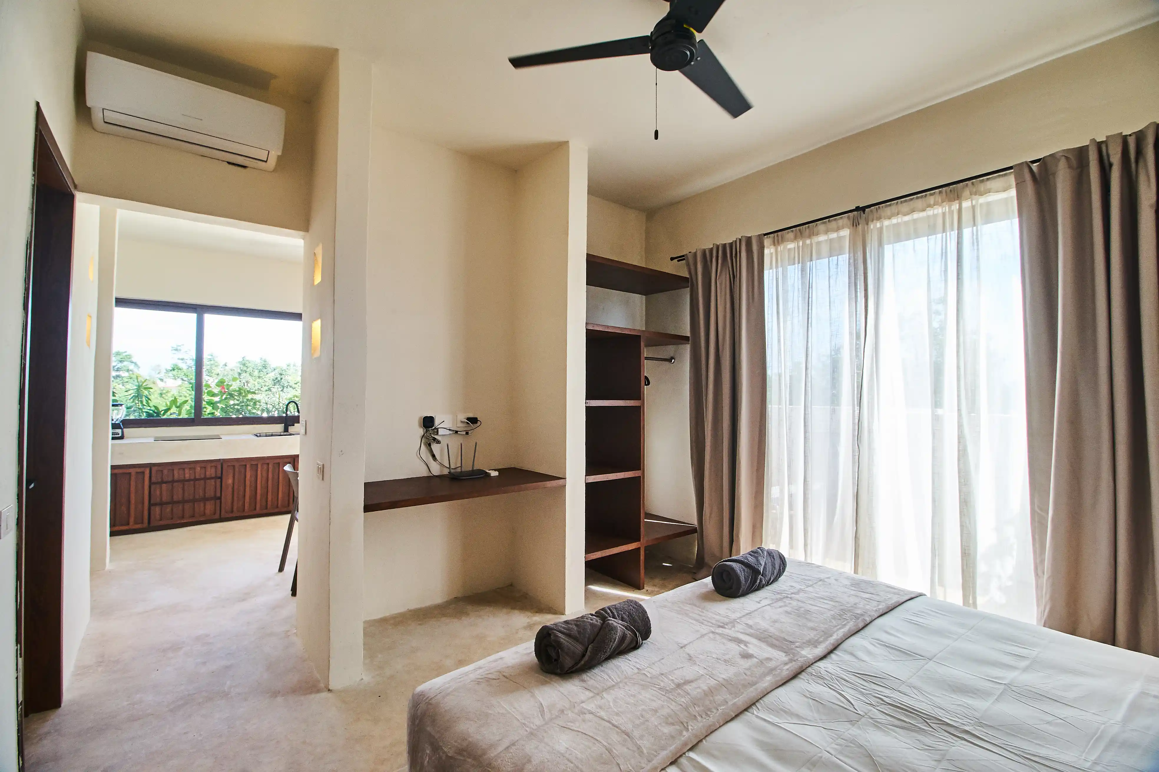  Turnkey Investment: 13-Unit Complex at Market Price - 物件實景