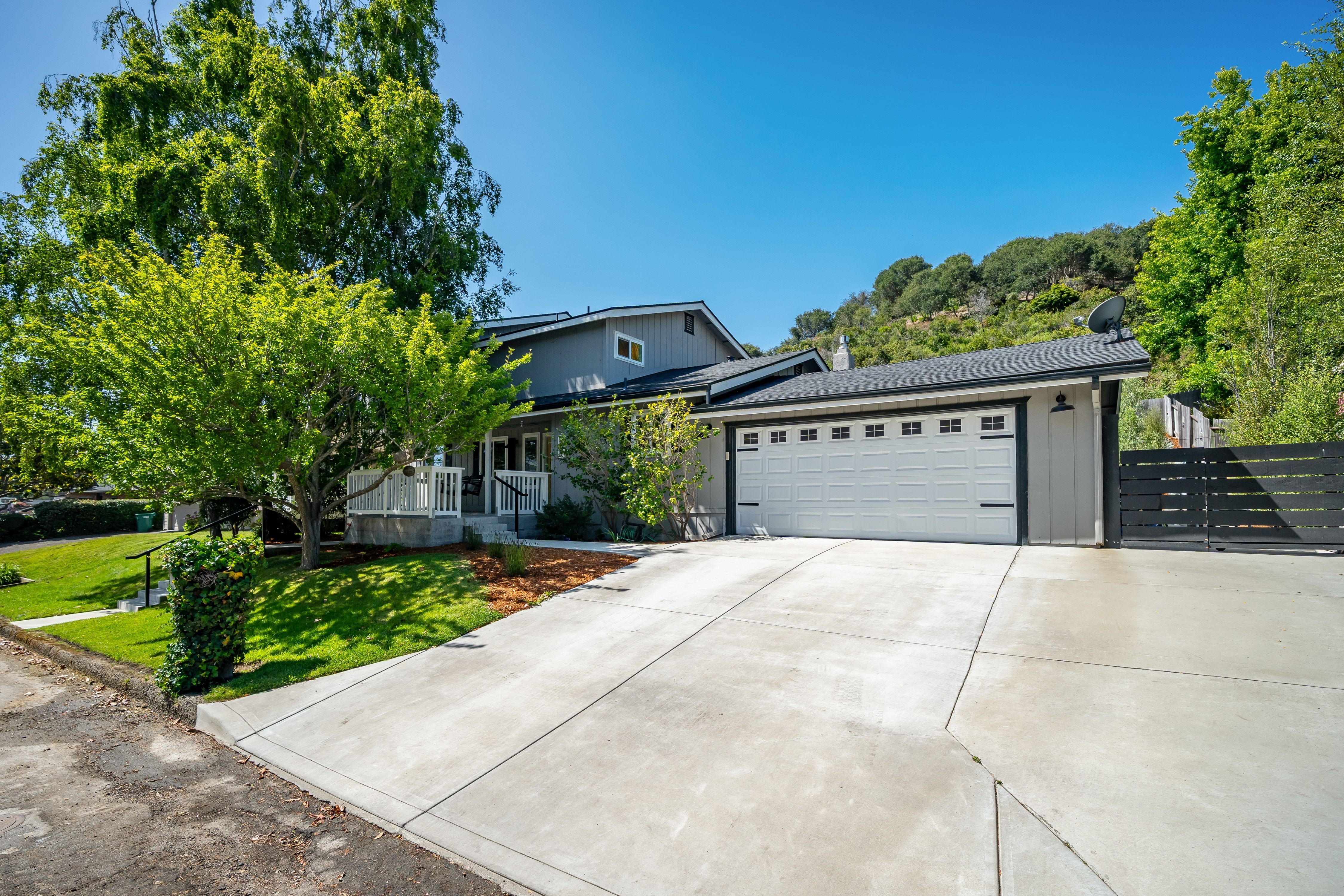  California Coastal Living Meets Modern Farmhouse Design - 物件實景