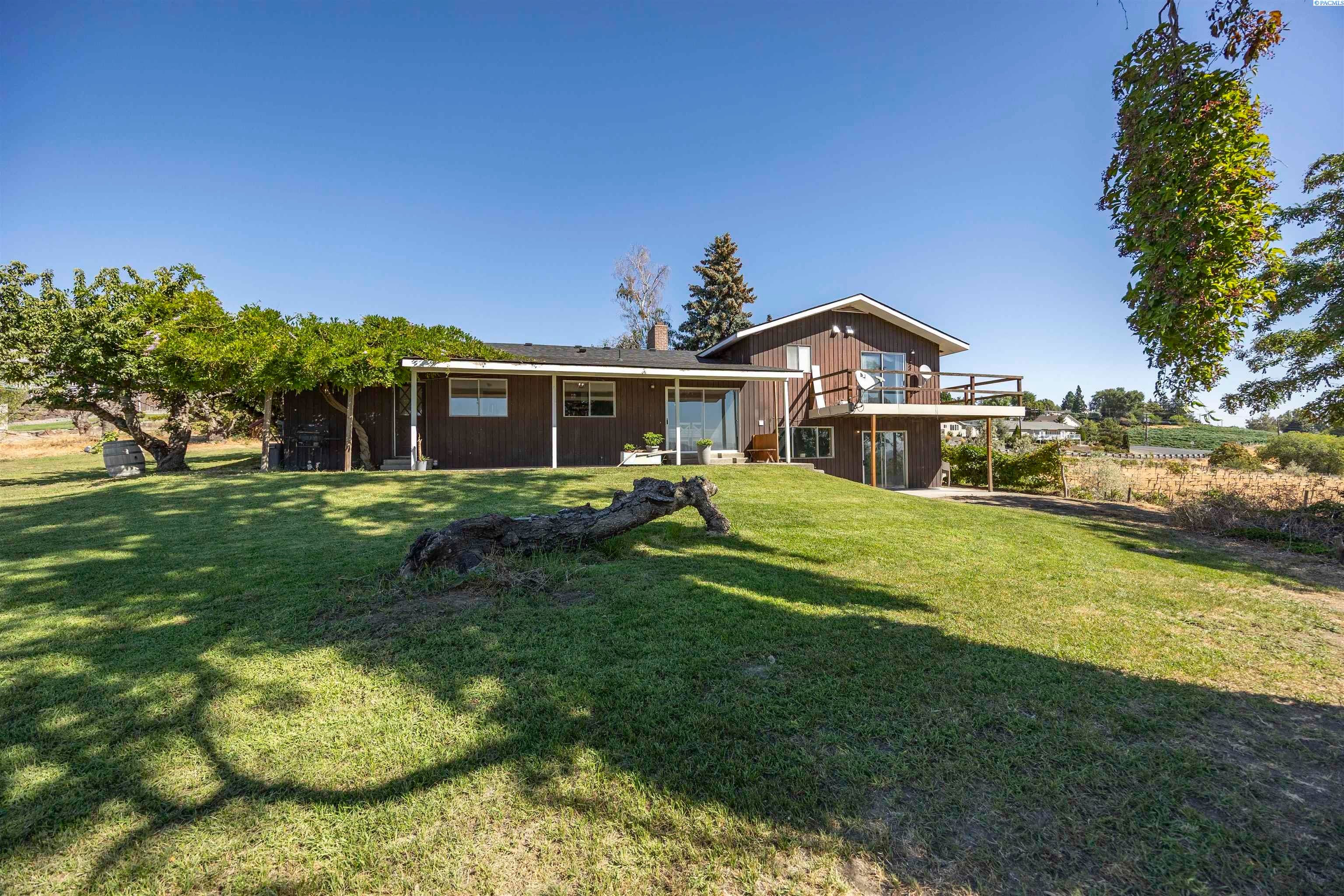 Sunnyside, Washington, 98944, United States, 4 Bedrooms Bedrooms, ,3 BathroomsBathrooms,Residential,For Sale,1979246