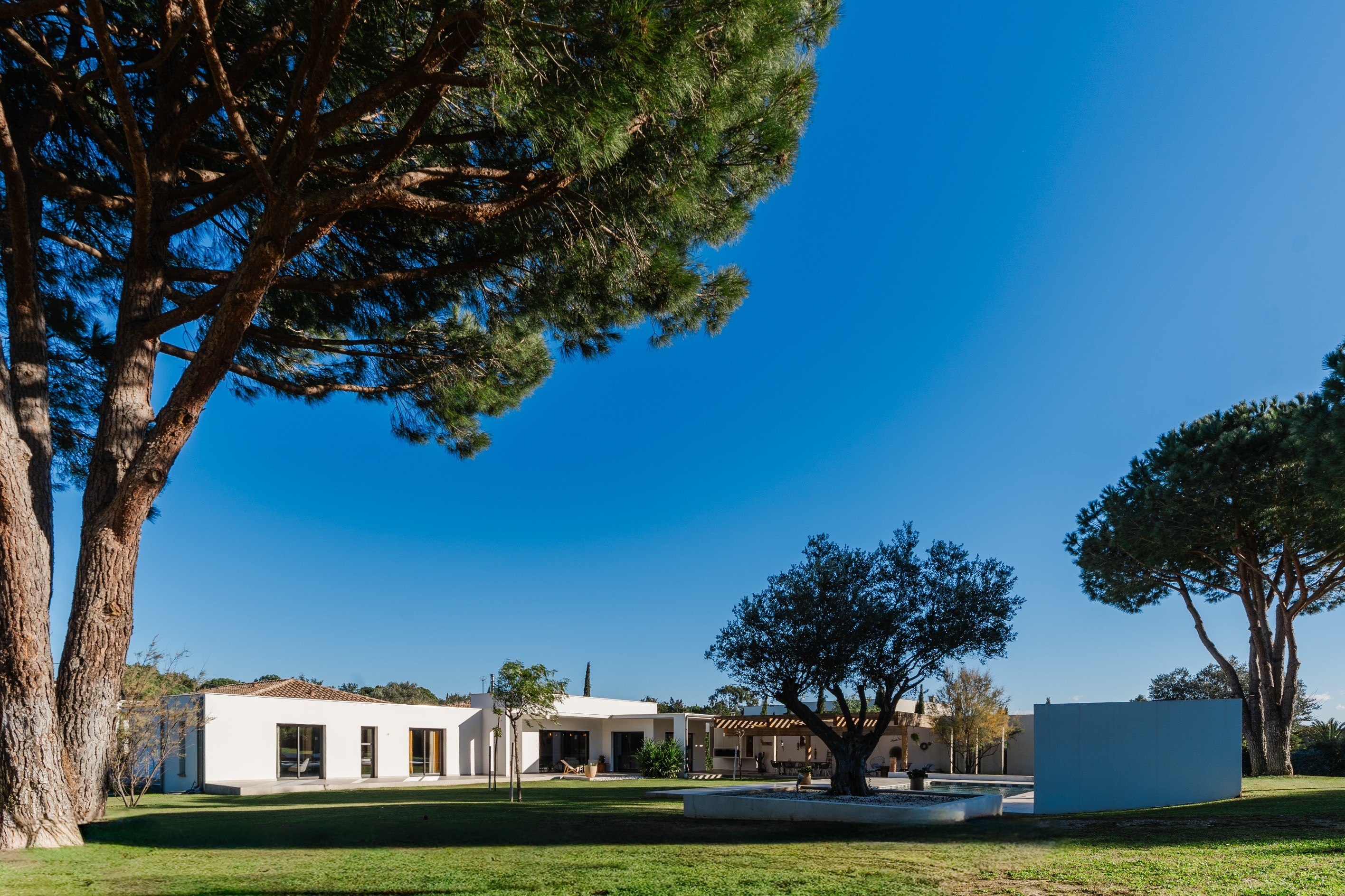  Contemporary house - pool - garage - 物件實景