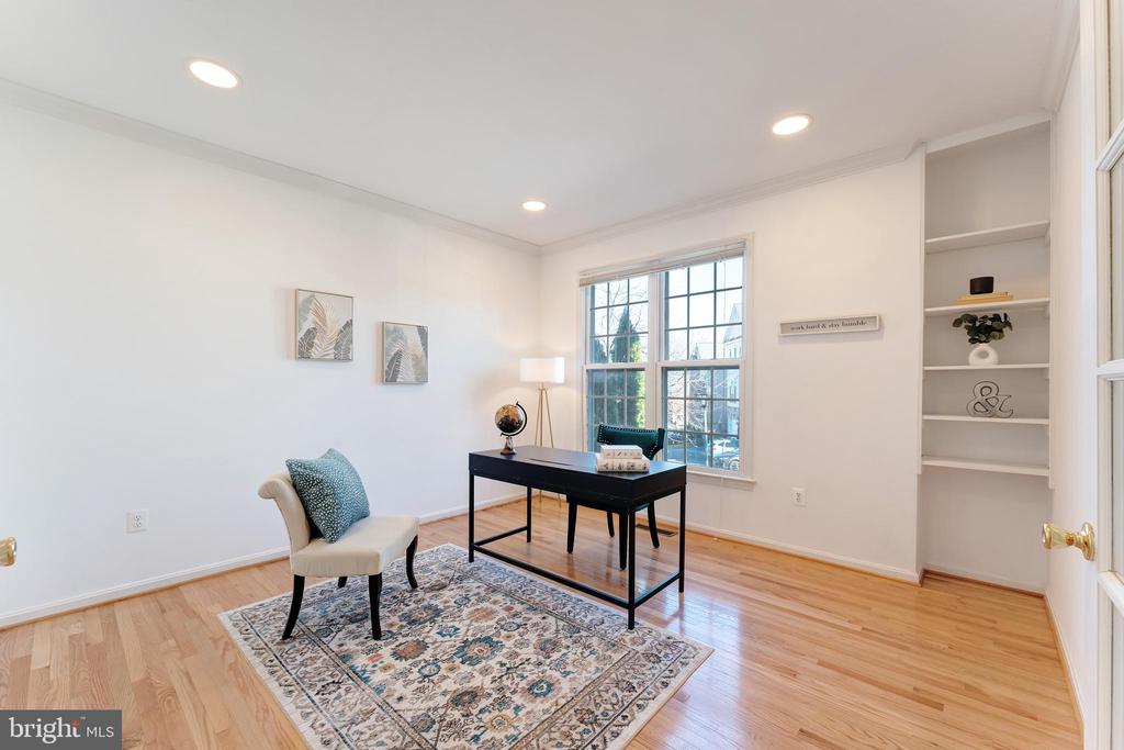 Lorton, Virginia, 22079, United States, 5 Bedrooms Bedrooms, ,4 BathroomsBathrooms,Residential,For Sale,2001485