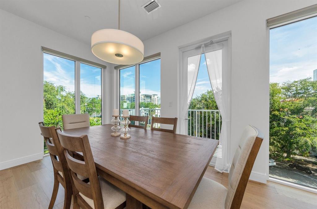 St Petersburg, Florida, 33701, United States, 3 Bedrooms Bedrooms, ,3 BathroomsBathrooms,Residential,For Sale,1885296