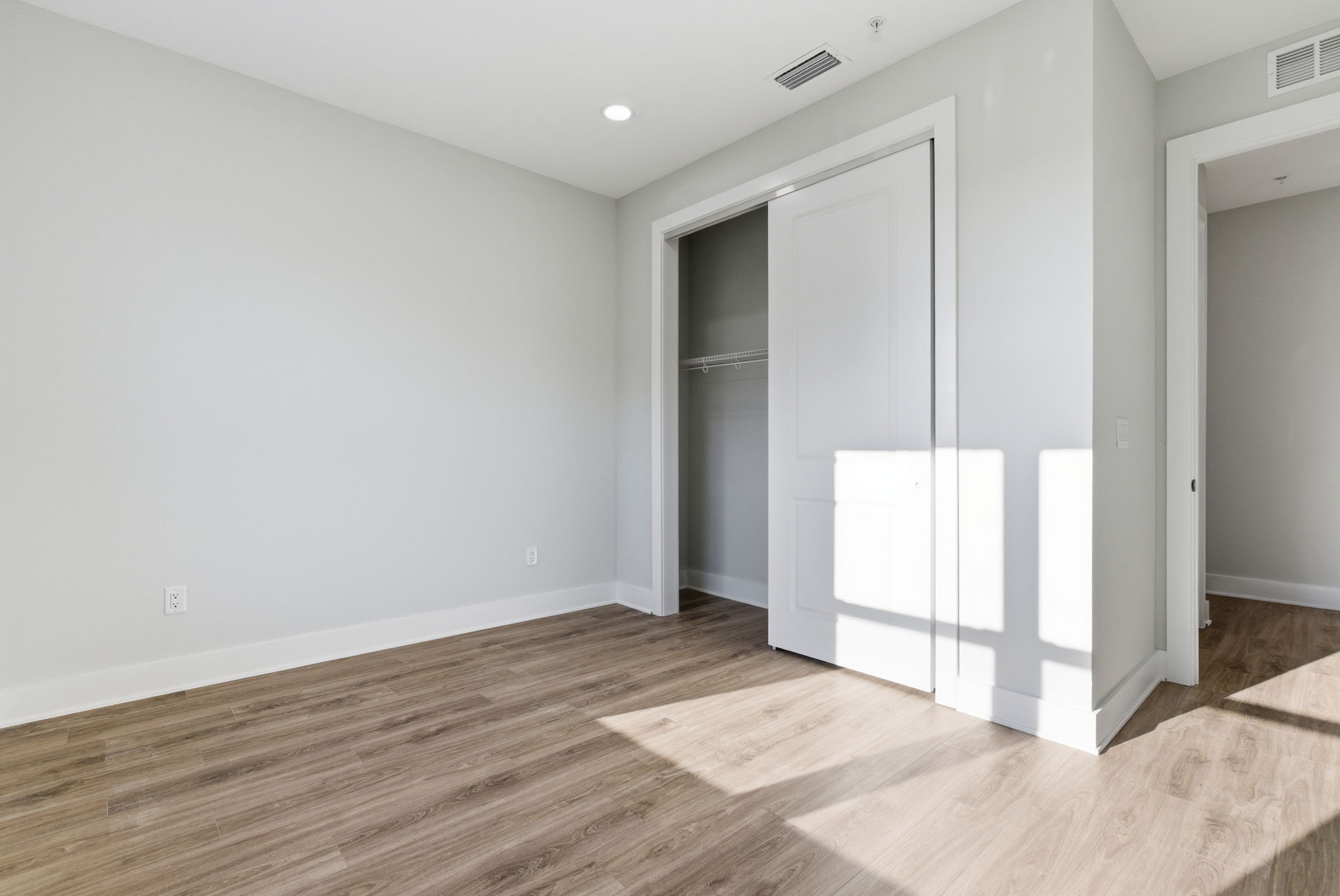 Treasure Island, Florida, 33706, United States, 5 Bedrooms Bedrooms, ,4 BathroomsBathrooms,Residential,For Sale,1887391