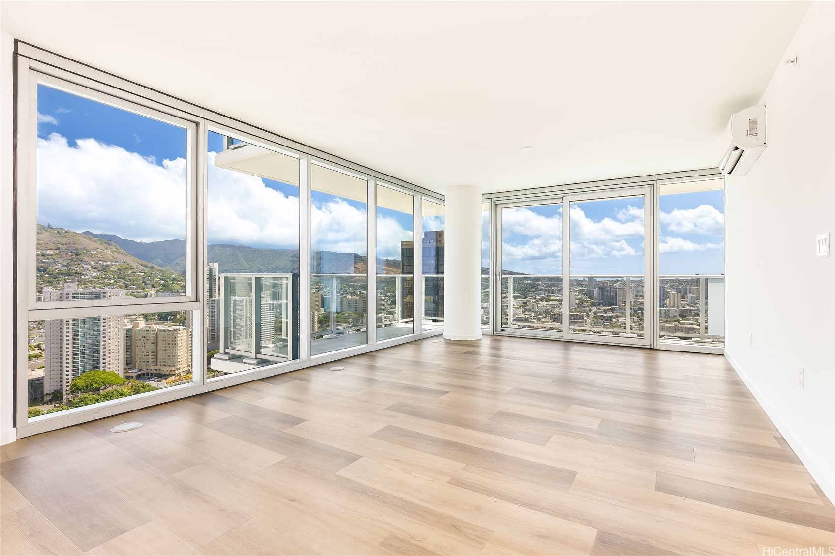 Honolulu, Hawaii, 96814, United States, 2 Bedrooms Bedrooms, ,2 BathroomsBathrooms,Residential,For Sale,1960567