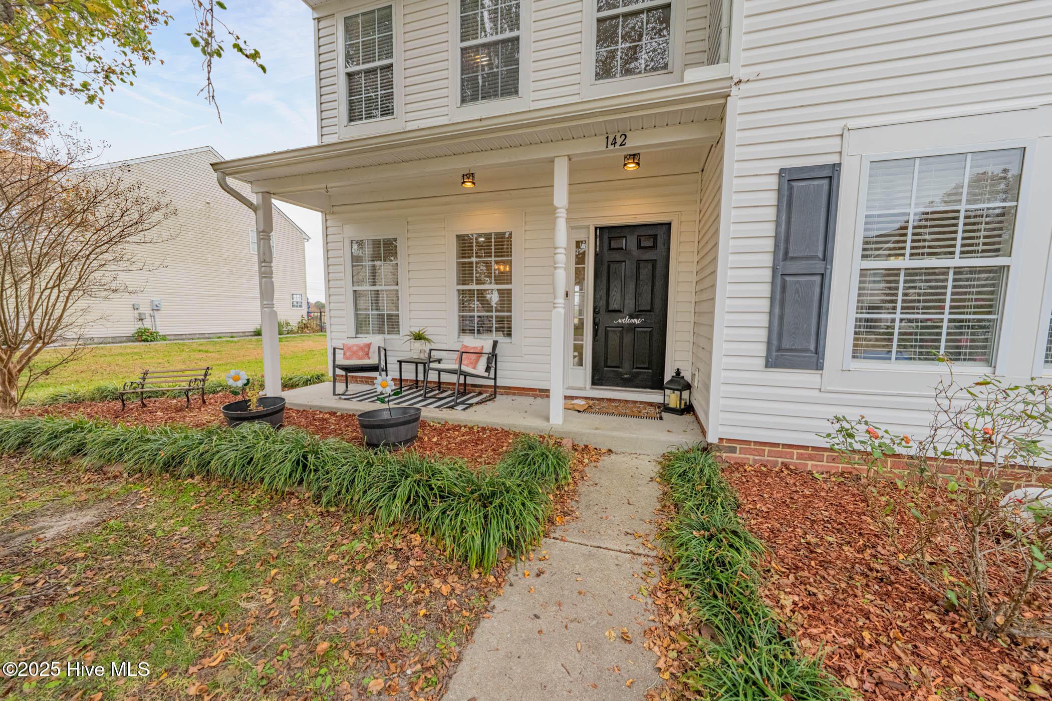 Moyock, North Carolina, 27958, United States, 6 Bedrooms Bedrooms, ,3 BathroomsBathrooms,Residential,For Sale,1997341