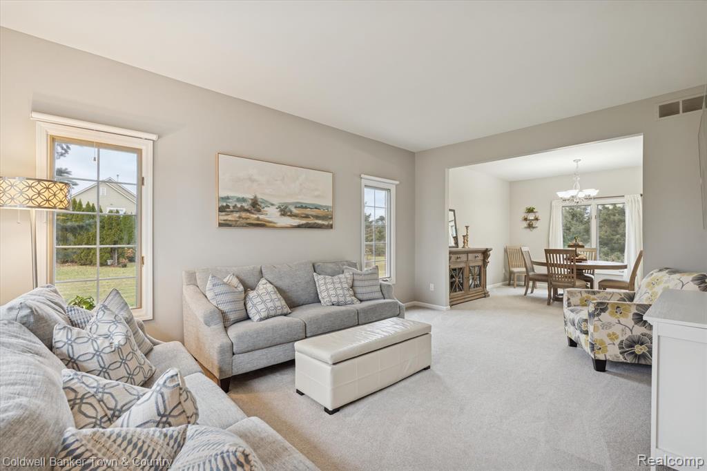 Highland, Michigan, 48357, United States, 4 Bedrooms Bedrooms, ,4 BathroomsBathrooms,Residential,For Sale,2003066