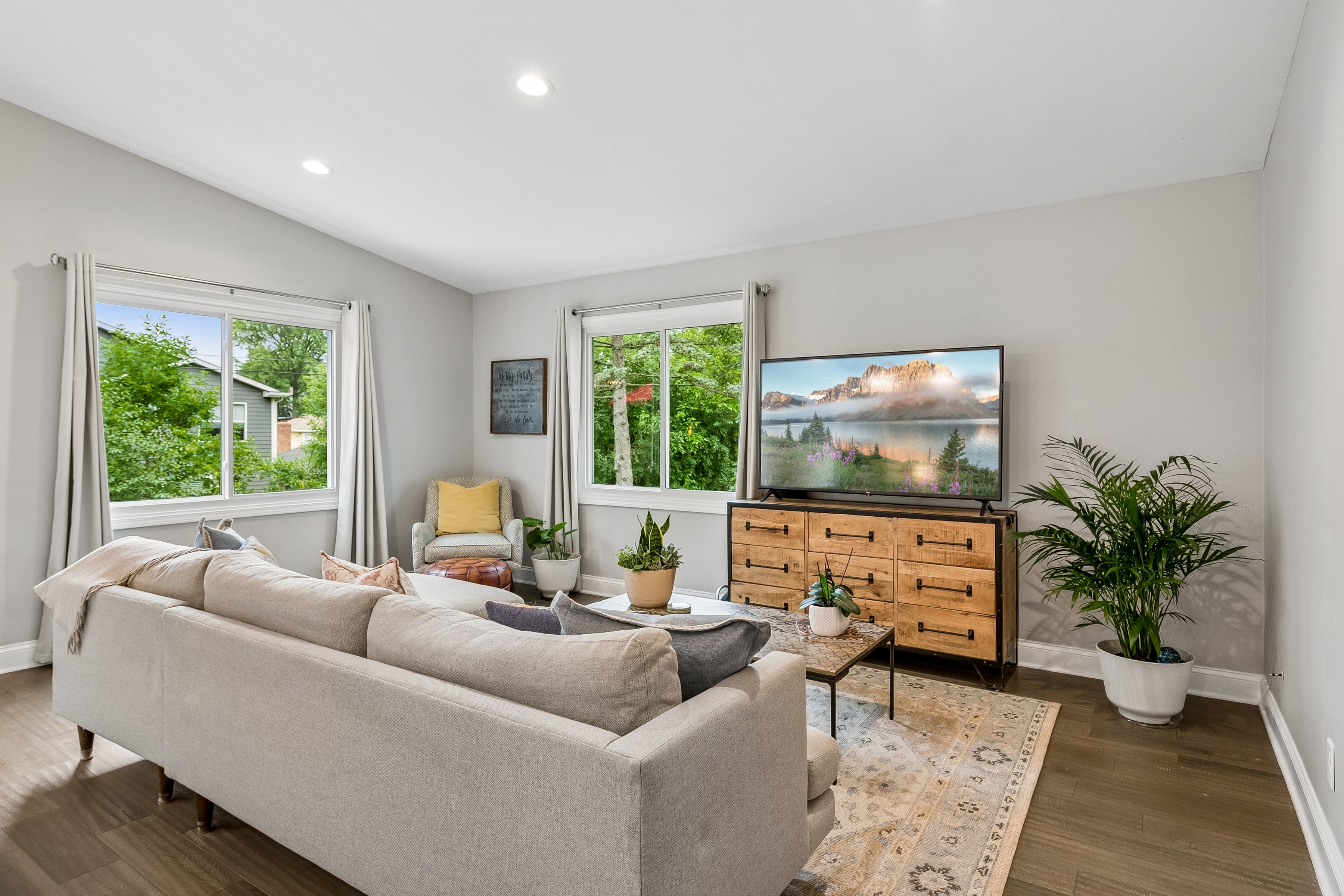  Beautifully Renovated in Coveted Chowen Park - 物件實景