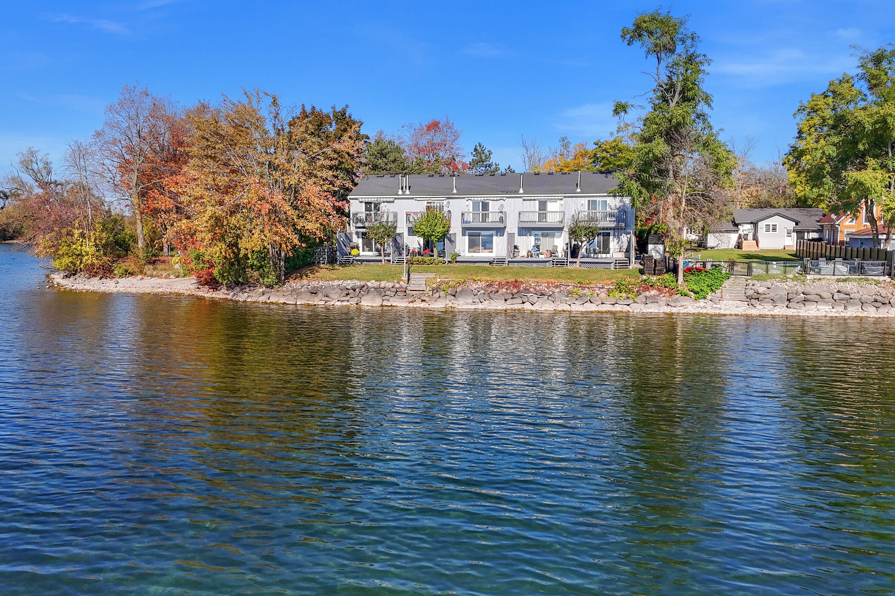  Rare Lakefront Living - 物件實景