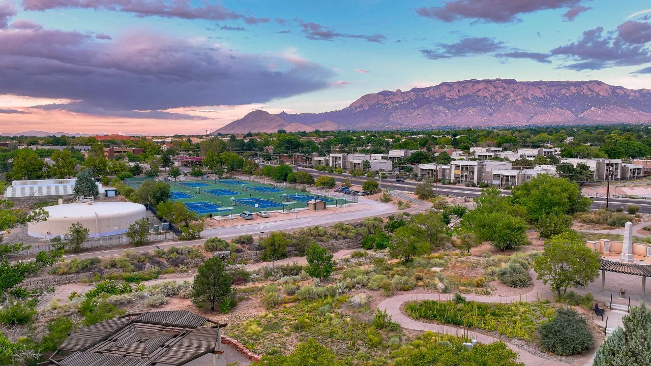Albuquerque, New Mexico, 87109, United States, 4 Bedrooms Bedrooms, ,3 BathroomsBathrooms,Residential,For Sale,1940496