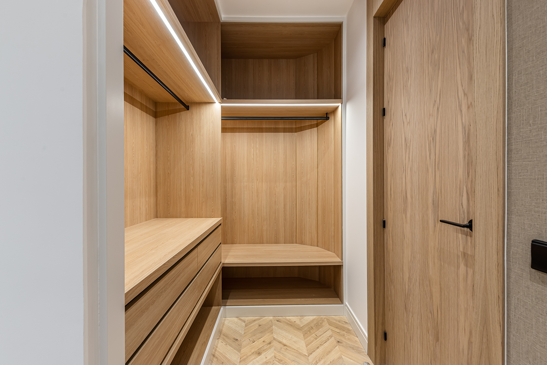  3-bedroom flat with 2 exterior balconies and parking in Justicia, Madrid - 物件實景