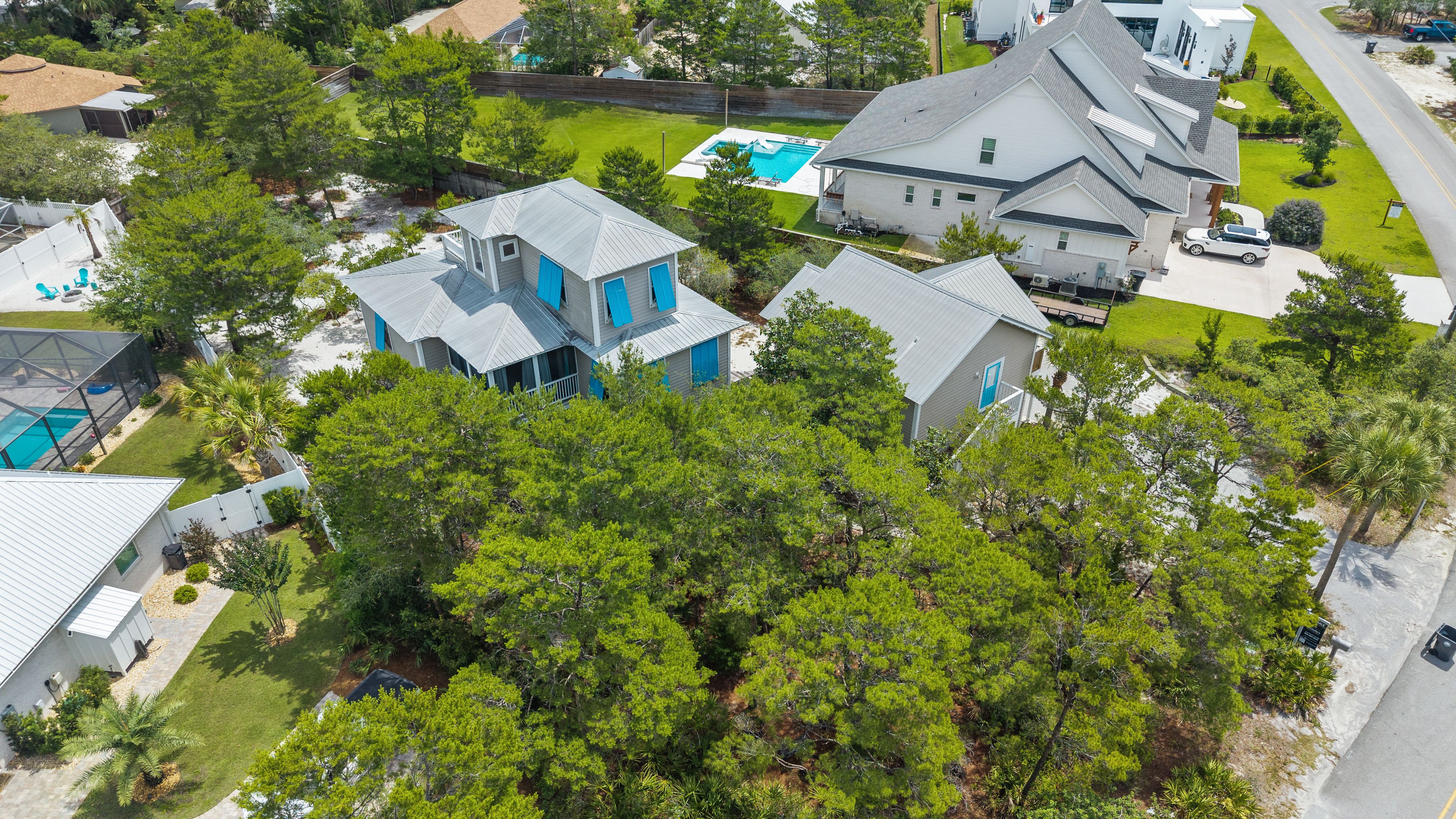  Spacious Three-Level Home With Detached Two-Car Carriage House - 物件實景