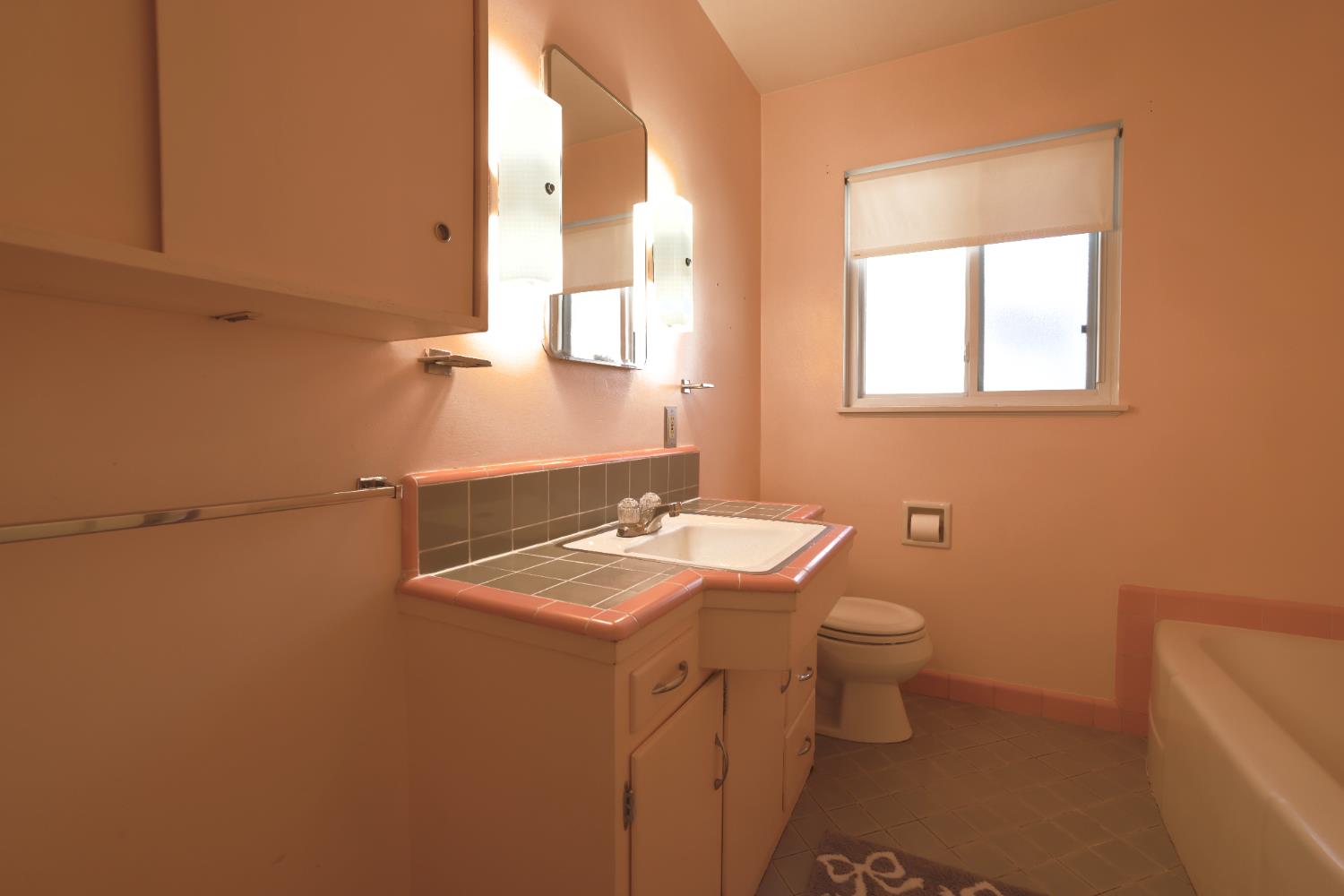 Sacramento, California, 95864, United States, 3 Bedrooms Bedrooms, ,2 BathroomsBathrooms,Residential,For Sale,1926285