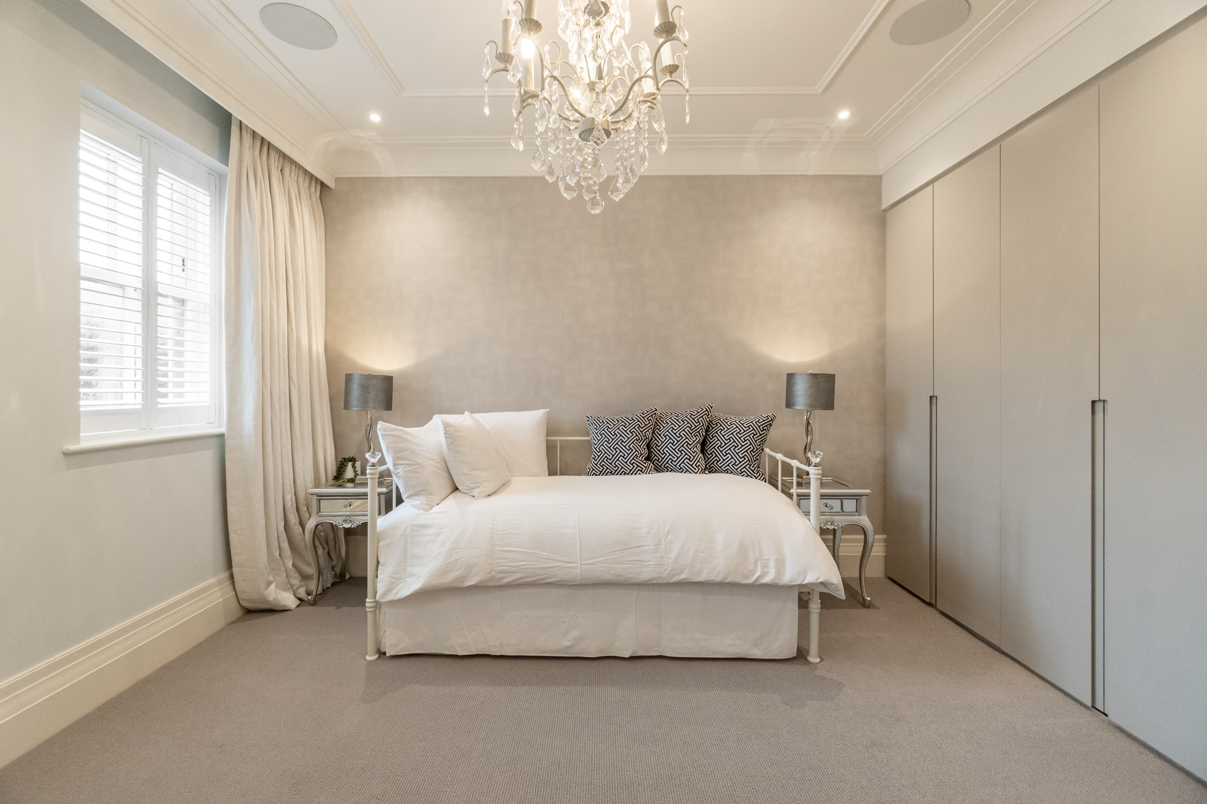 A seven-bedroom Cobham home with a swimming pool and landscaped gardens - 物件實景