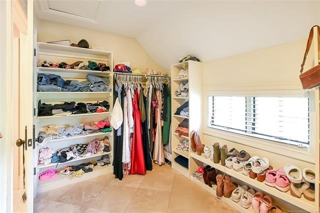 Tahlequah, Oklahoma, 74464, United States, 5 Bedrooms Bedrooms, ,5 BathroomsBathrooms,Residential,For Sale,1982771