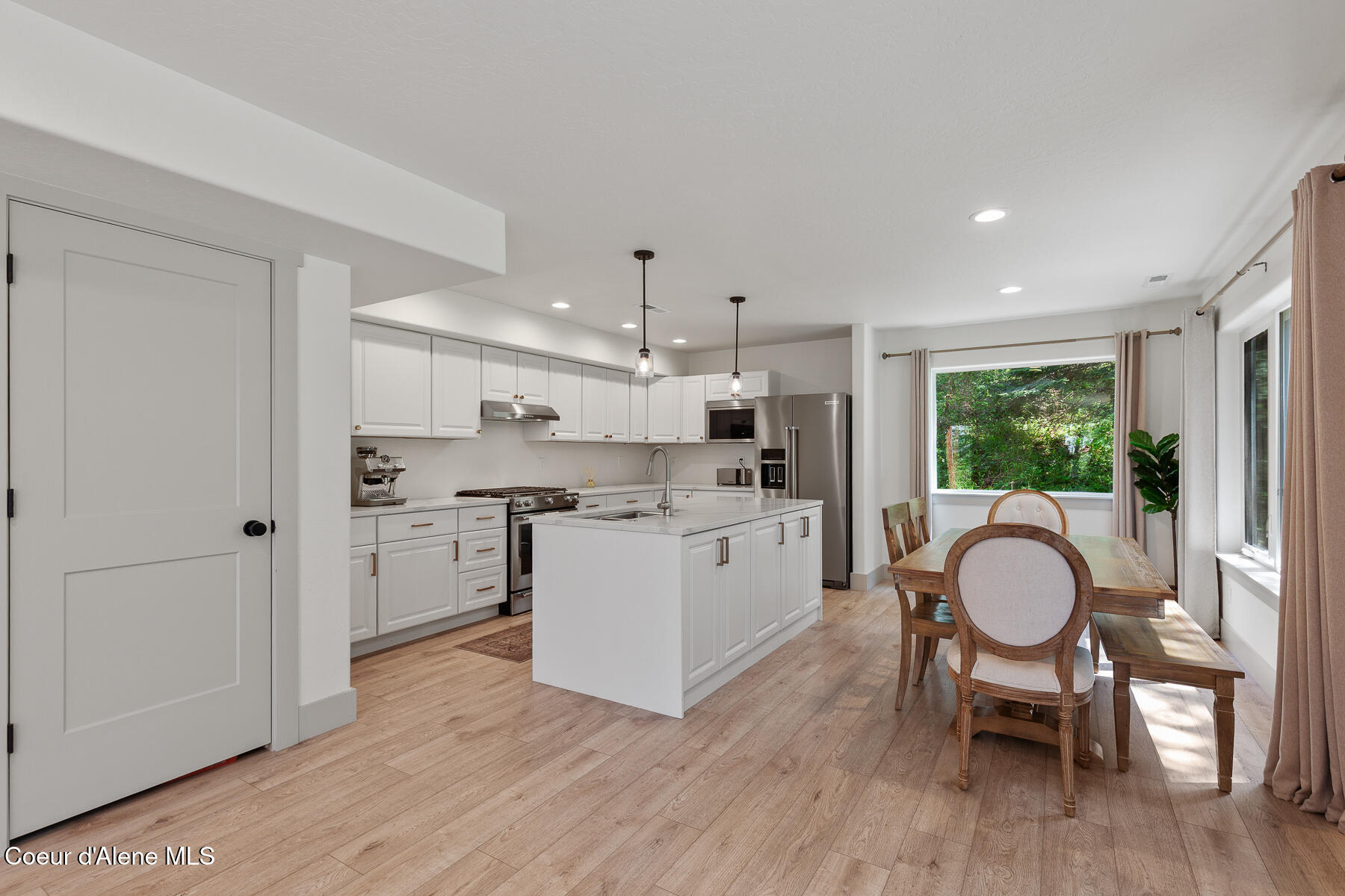 Coeur d'Alene, Idaho, 83814, United States, 3 Bedrooms Bedrooms, ,2 BathroomsBathrooms,Residential,For Sale,2049442