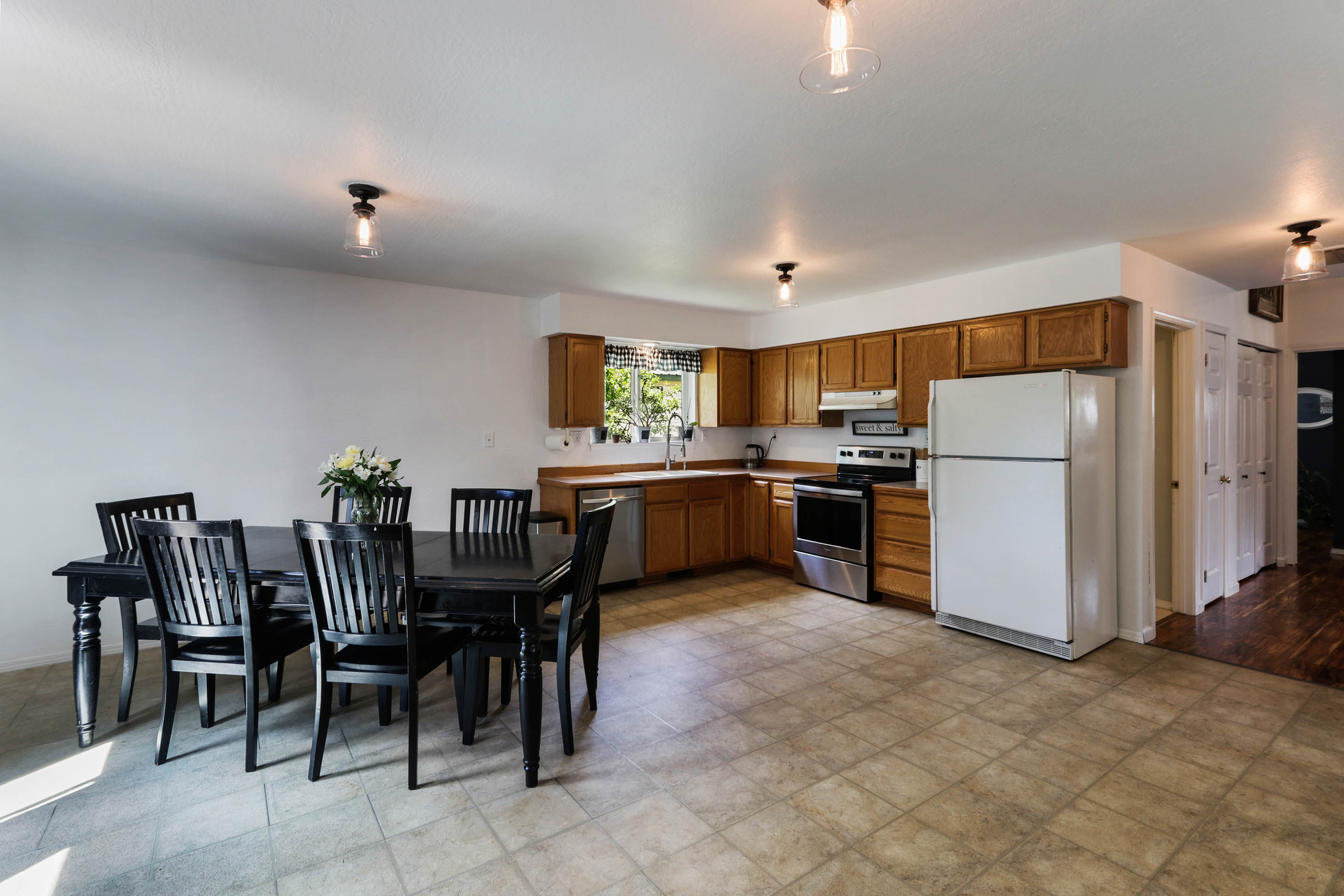 Sandpoint, Idaho, 83864, United States, 4 Bedrooms Bedrooms, ,2 BathroomsBathrooms,Residential,For Sale,1928648