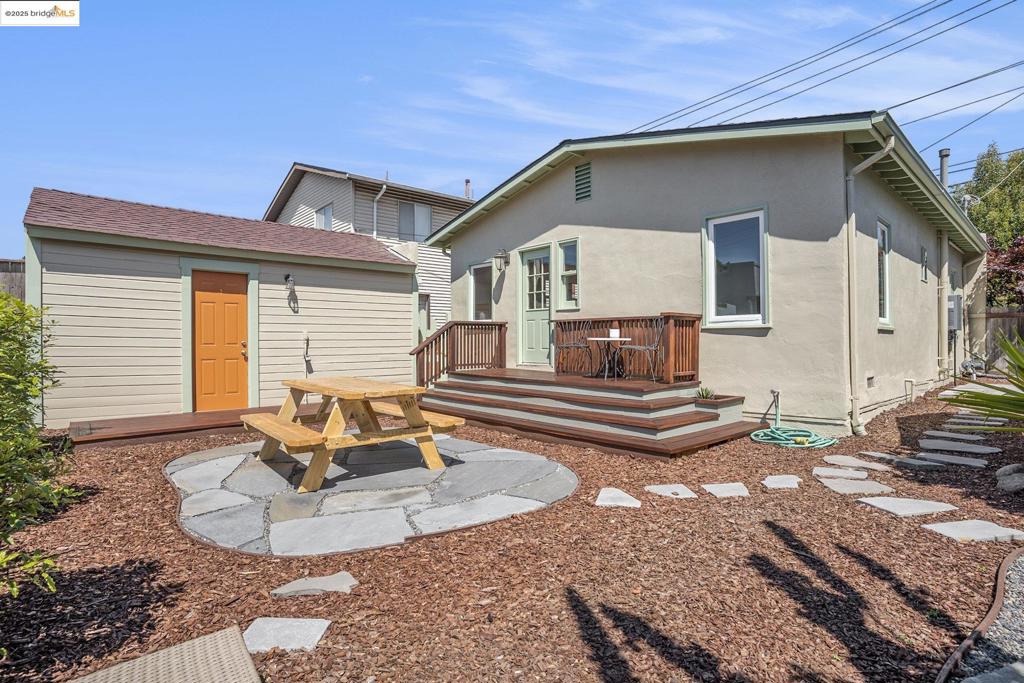 Berkeley, California, 94702, United States, 2 Bedrooms Bedrooms, ,1 BathroomBathrooms,Residential,For Sale,1921727