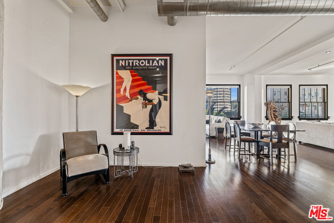 Los Angeles, California, 90028, United States, 2 Bedrooms Bedrooms, ,2 BathroomsBathrooms,Residential,For Sale,1827936