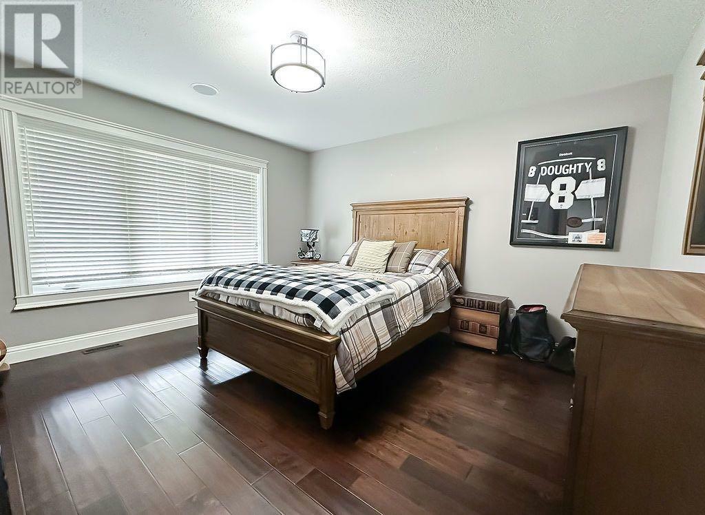 WAINWRIGHT, Alberta, T9W 0A6, CA, 4 Bedrooms Bedrooms, ,5 BathroomsBathrooms,Residential,For Sale,1838525