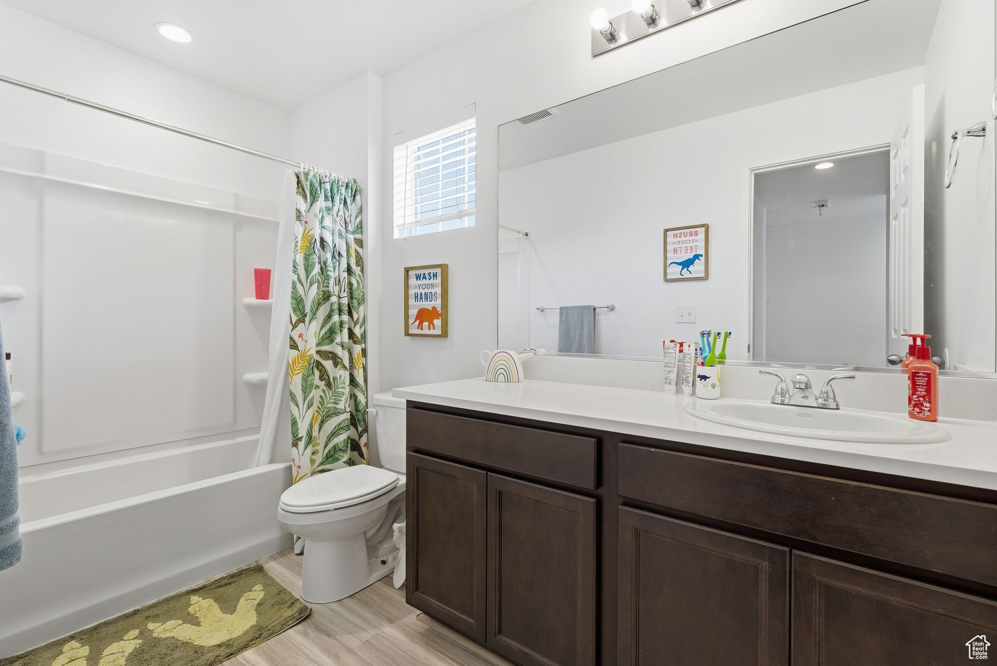 Stansbury Park, Utah, 84074, United States, 4 Bedrooms Bedrooms, ,3 BathroomsBathrooms,Residential,For Sale,1967066