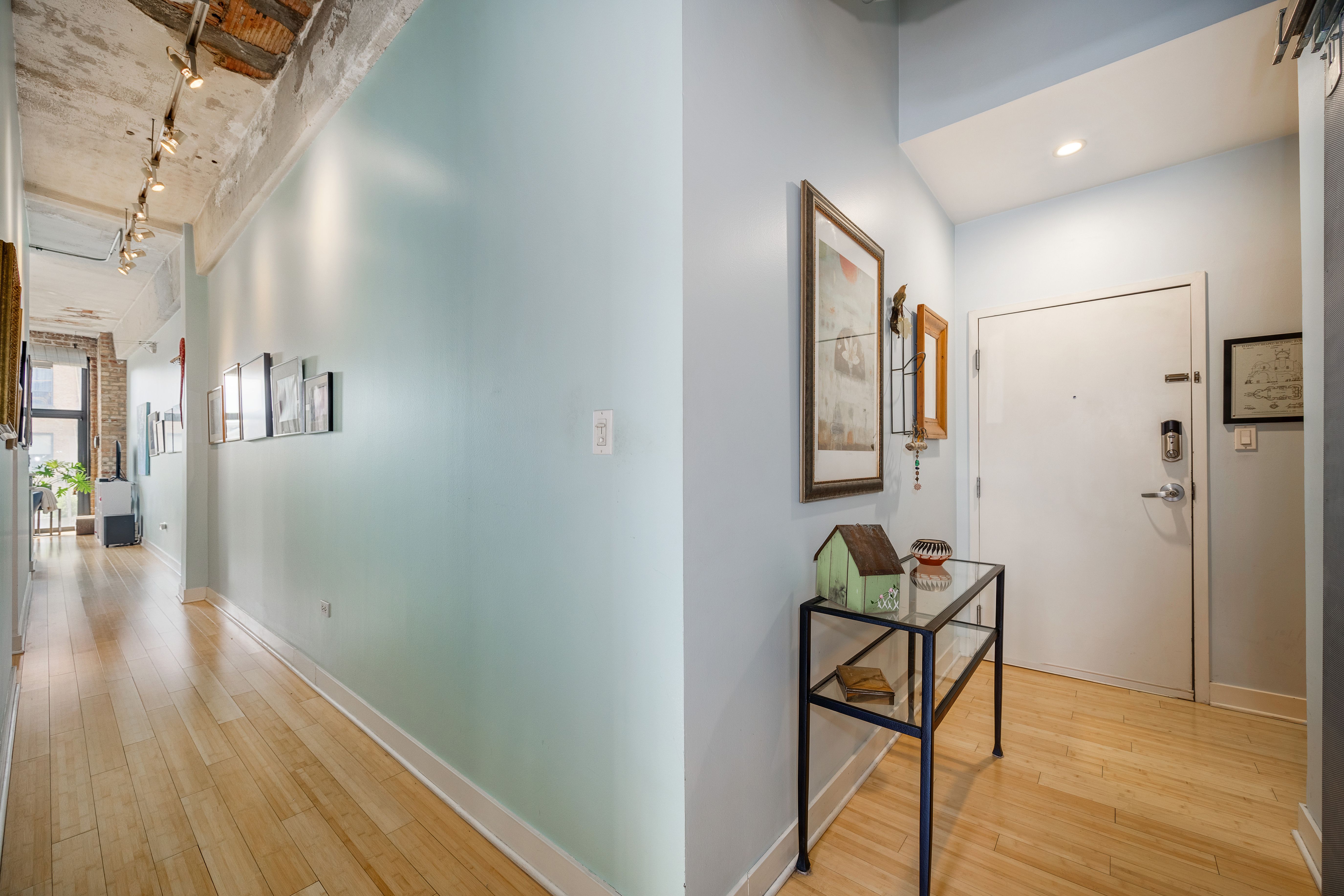  Discover the Charm of this Vibrant Southeast Corner Loft Condo - 物件實景