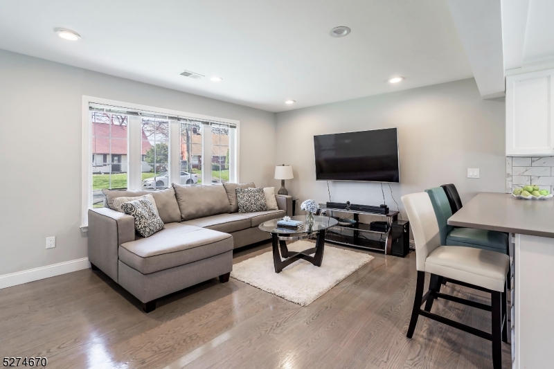 Rahway City, New Jersey, 07065, United States, 4 Bedrooms Bedrooms, ,2 BathroomsBathrooms,Residential,For Sale,1892652